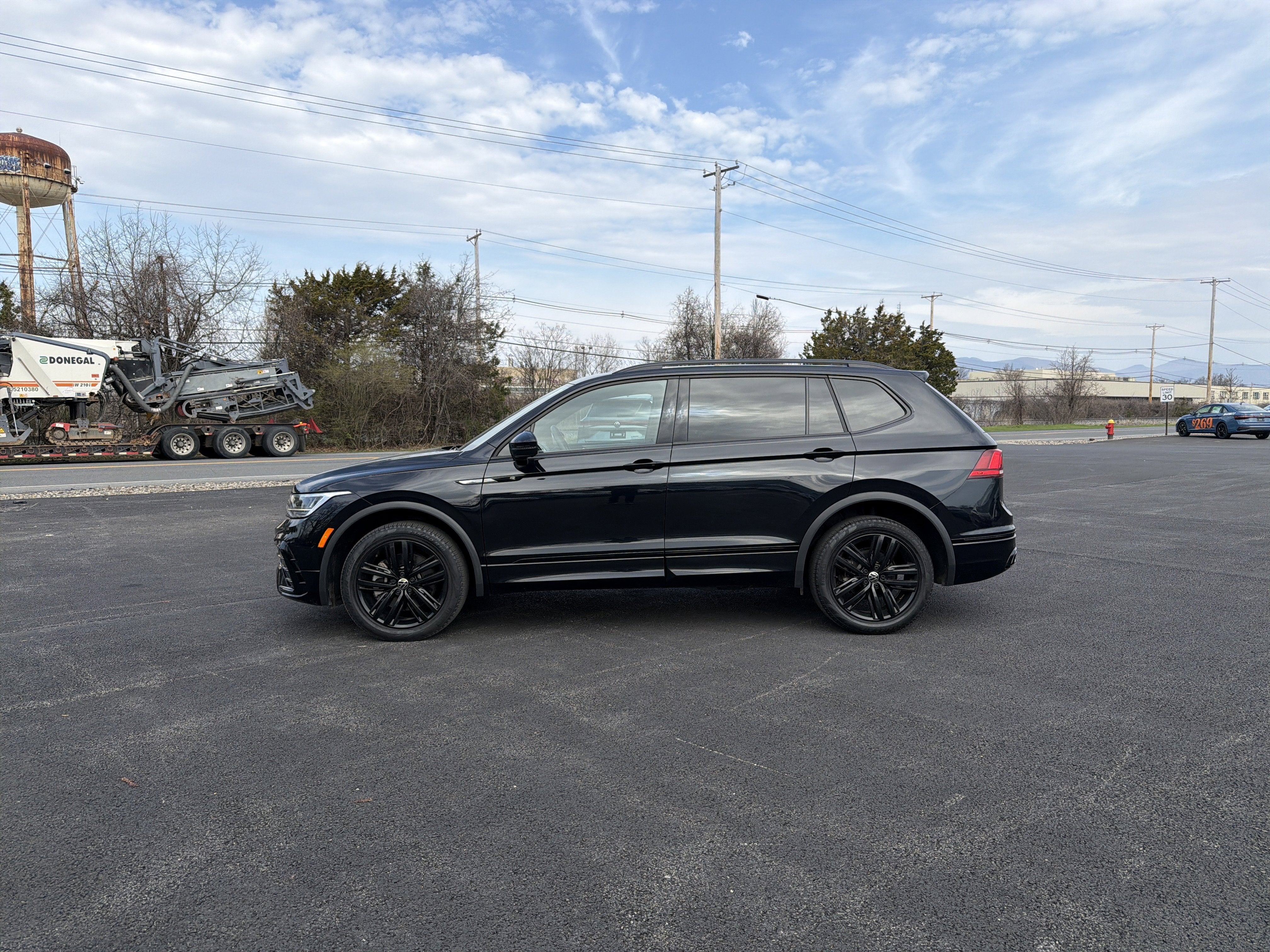 2022 Volkswagen Tiguan 2.0T SE R-Line Black