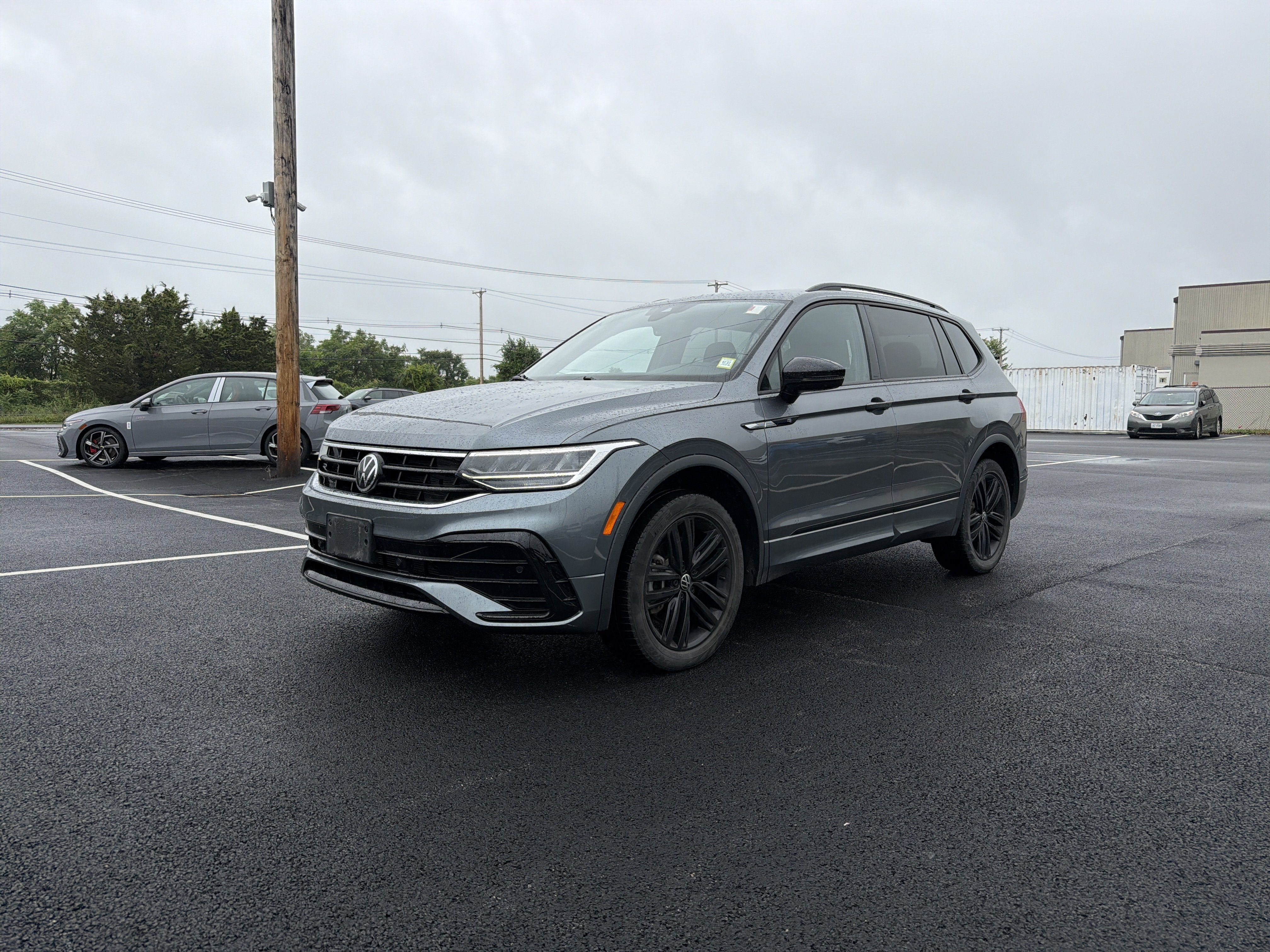 2022 Volkswagen Tiguan 2.0T SE R-Line Black