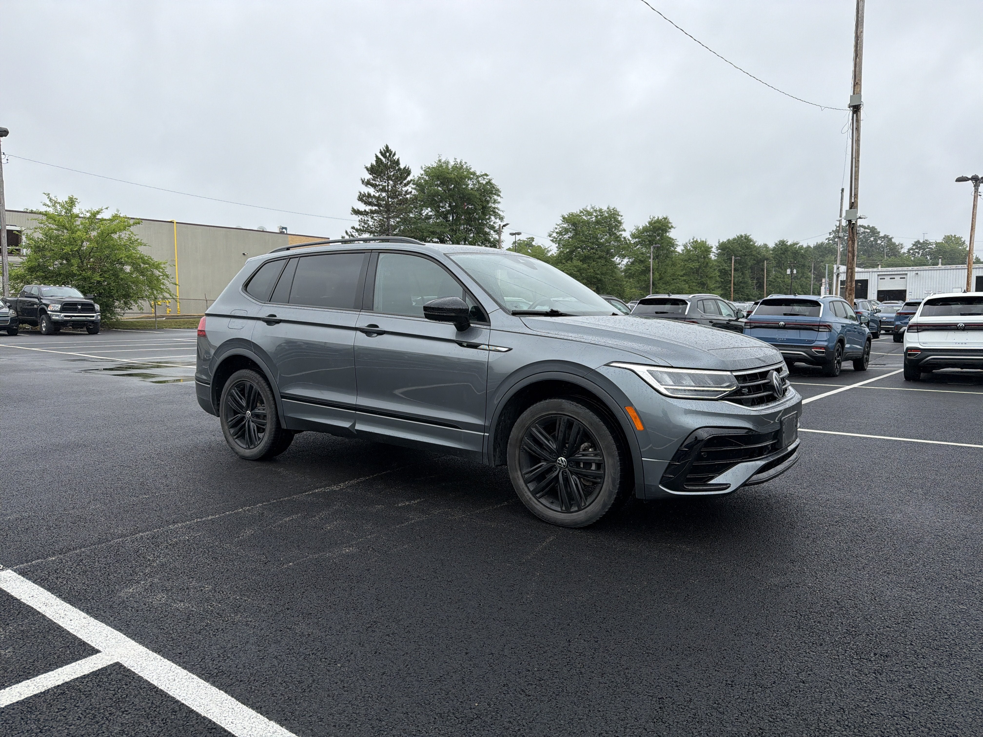 2022 Volkswagen Tiguan 2.0T SE R-Line Black