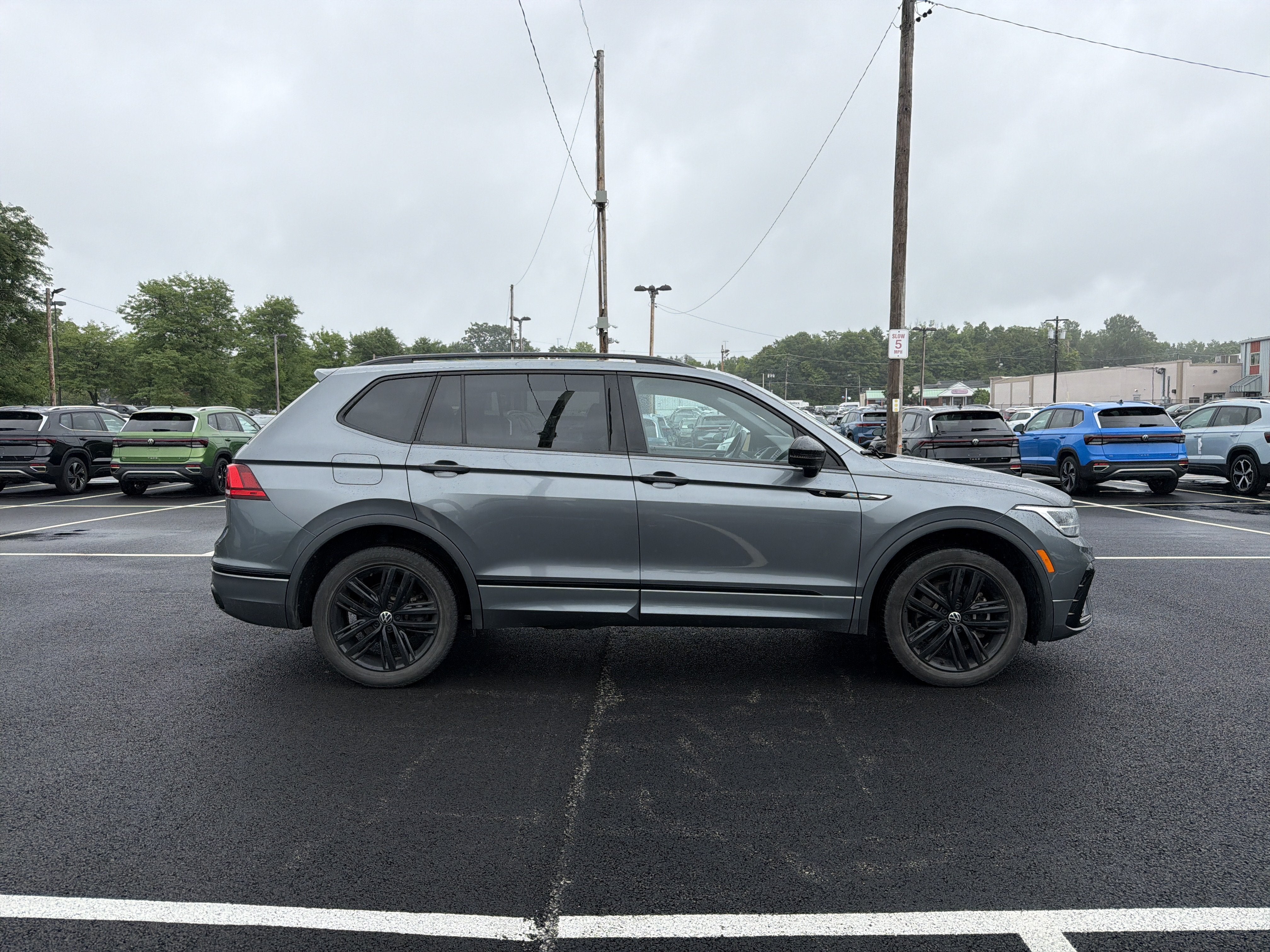 2022 Volkswagen Tiguan 2.0T SE R-Line Black