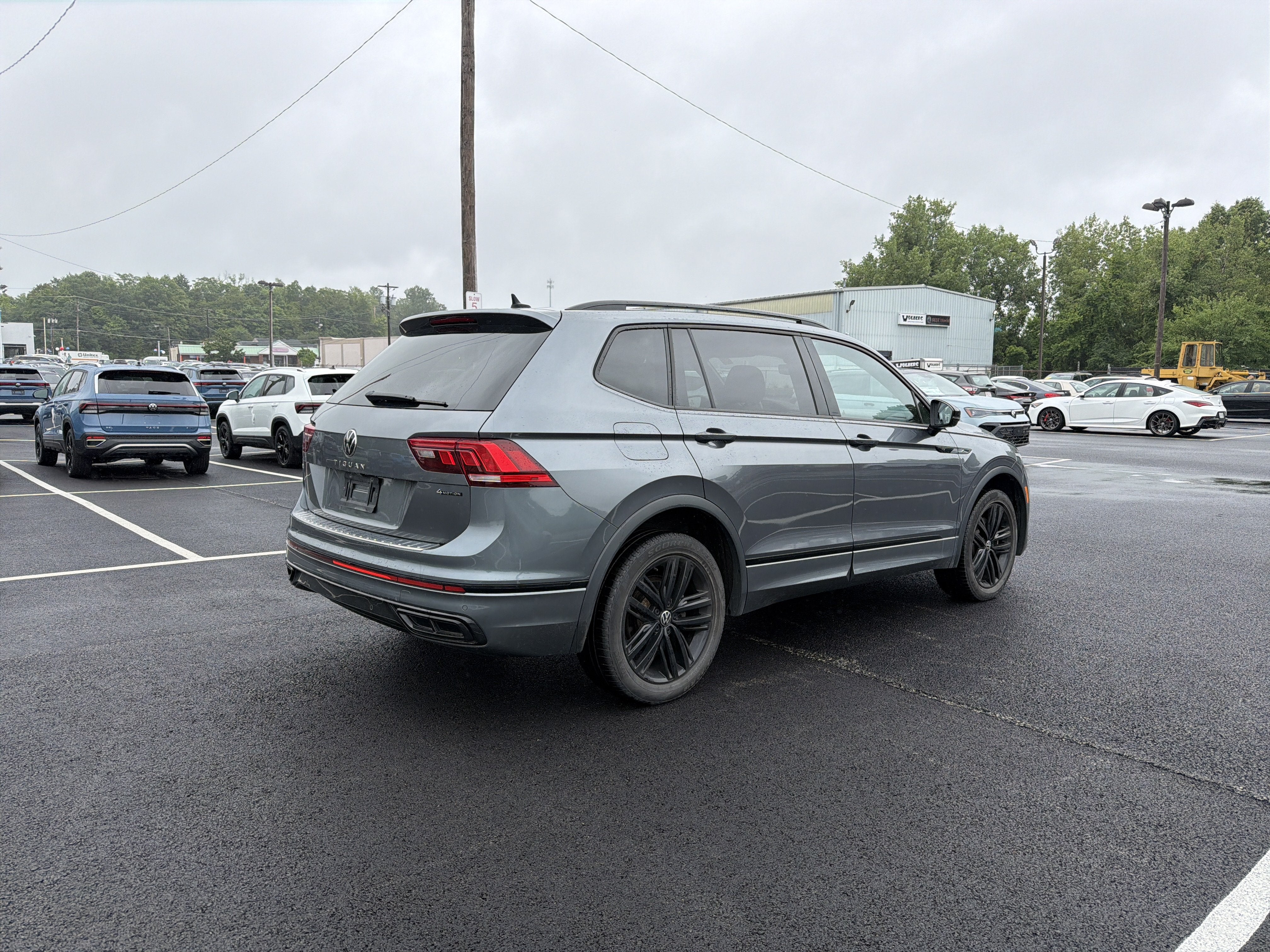 2022 Volkswagen Tiguan 2.0T SE R-Line Black