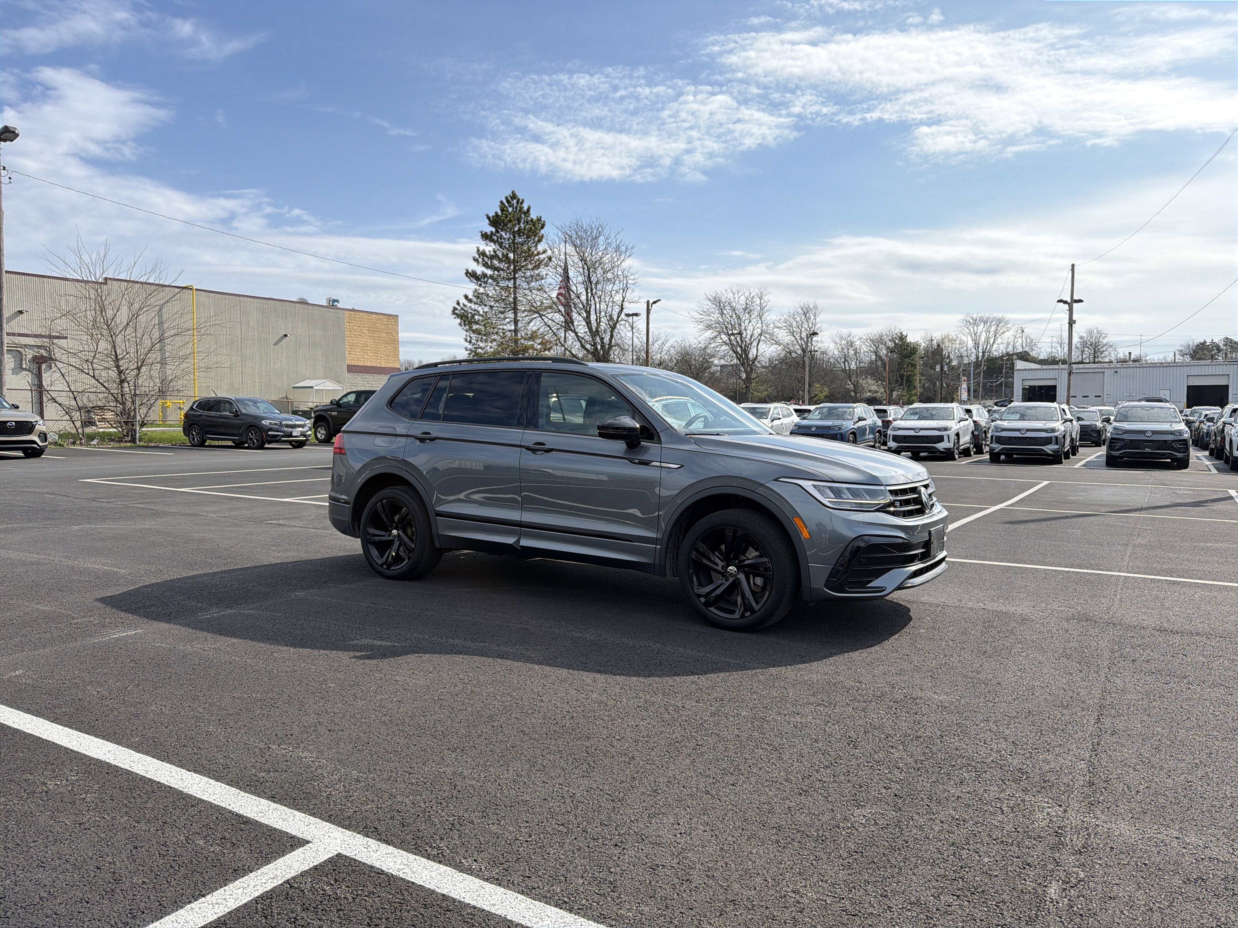 2023 Volkswagen Tiguan 2.0T SE R-Line Black