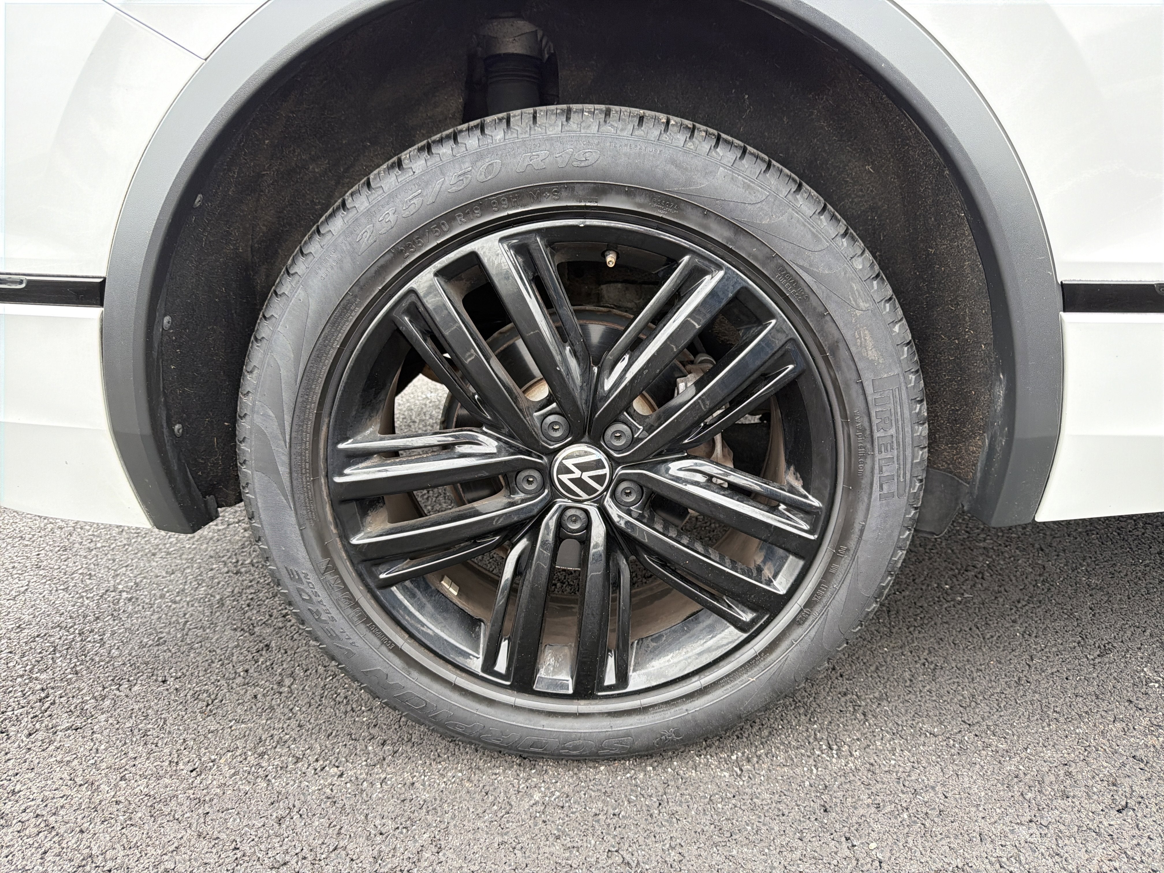 2022 Volkswagen Tiguan 2.0T SE R-Line Black