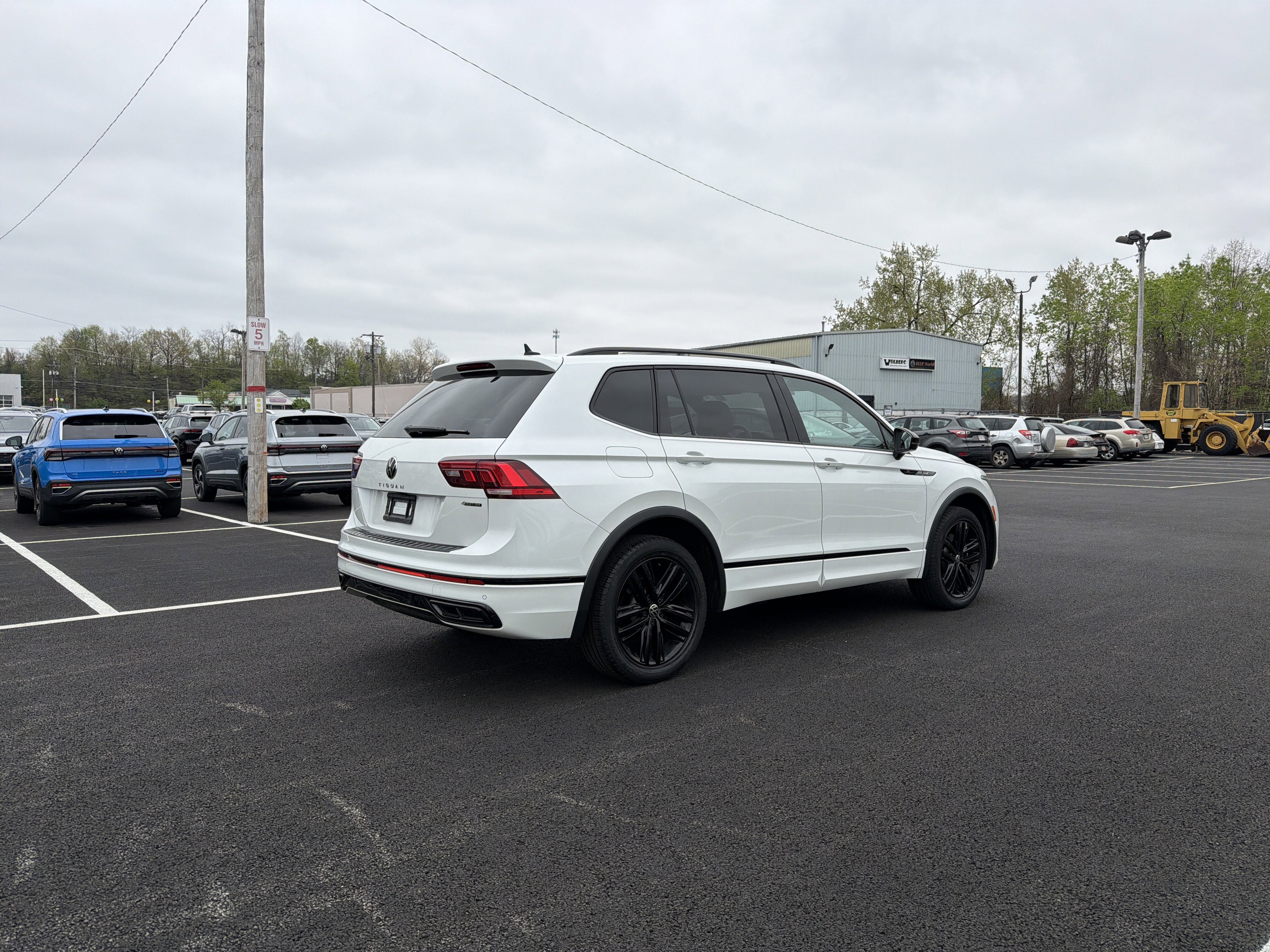 2022 Volkswagen Tiguan 2.0T SE R-Line Black