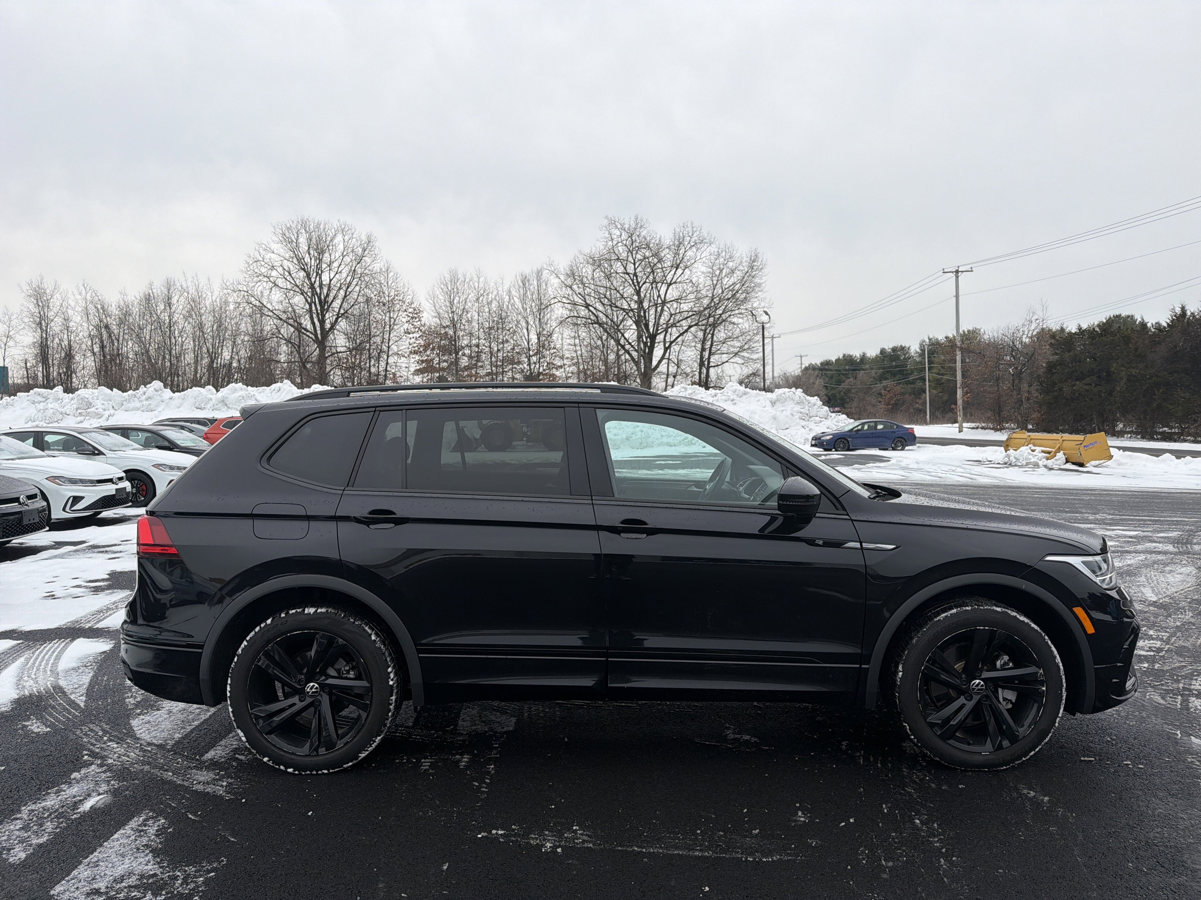 2023 Volkswagen Tiguan 2.0T SE R-Line Black