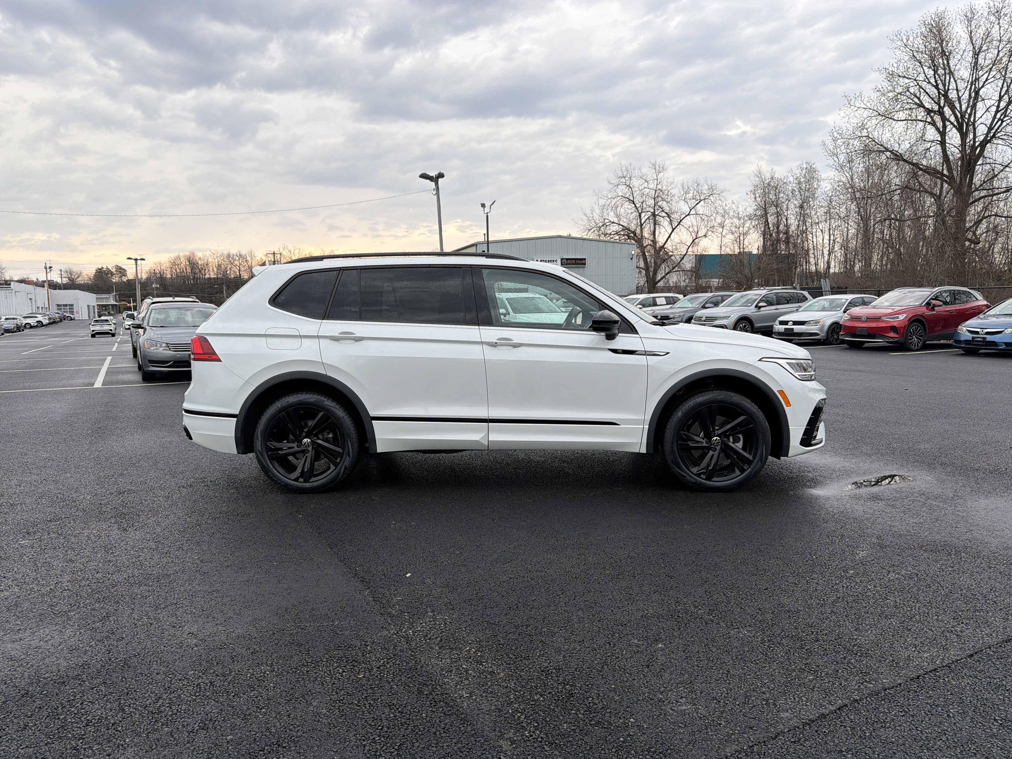 2024 Volkswagen Tiguan 2.0T SE R-Line Black