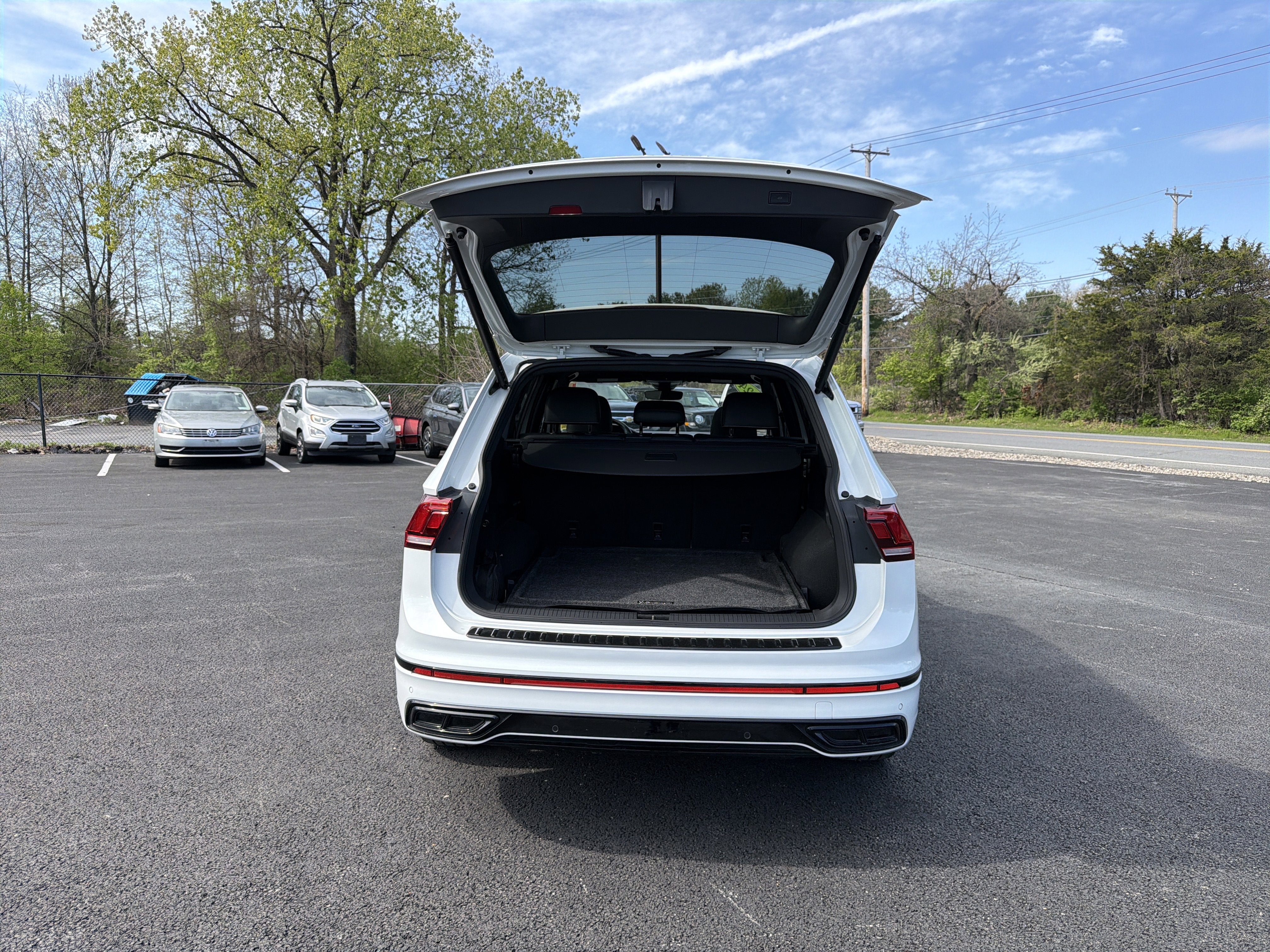 2024 Volkswagen Tiguan 2.0T SE R-Line Black