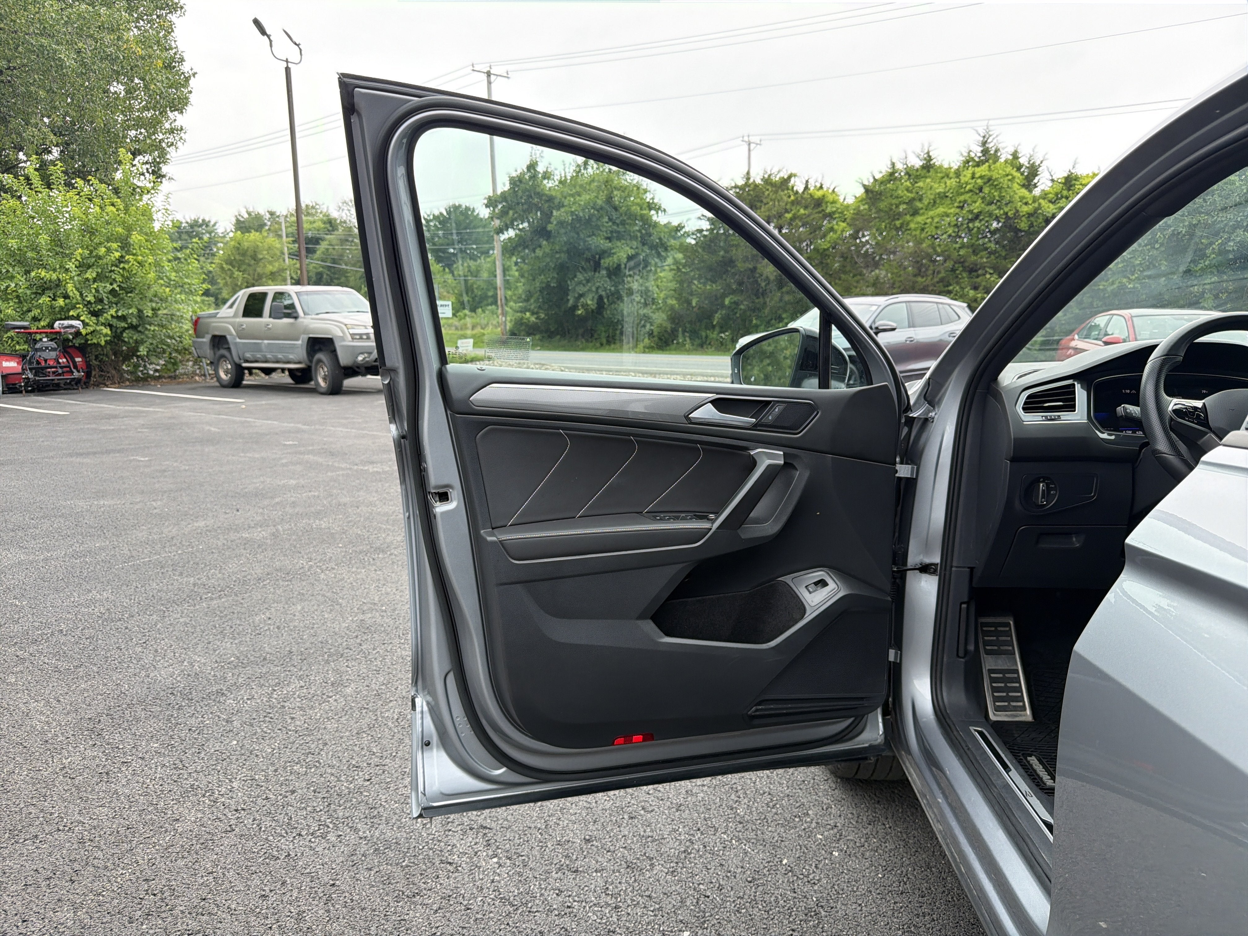 2024 Volkswagen Tiguan 2.0T SE R-Line Black