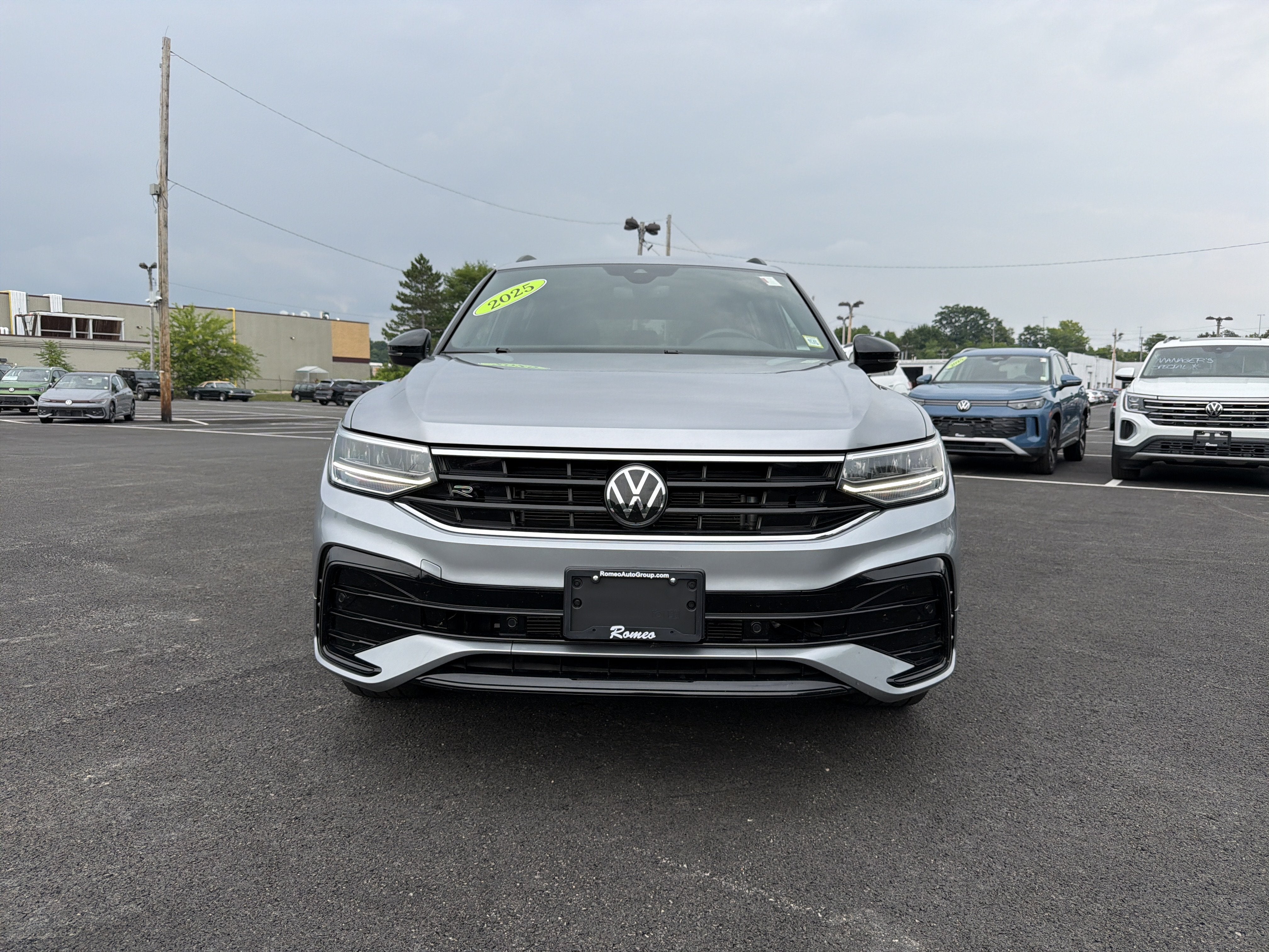 2024 Volkswagen Tiguan 2.0T SE R-Line Black