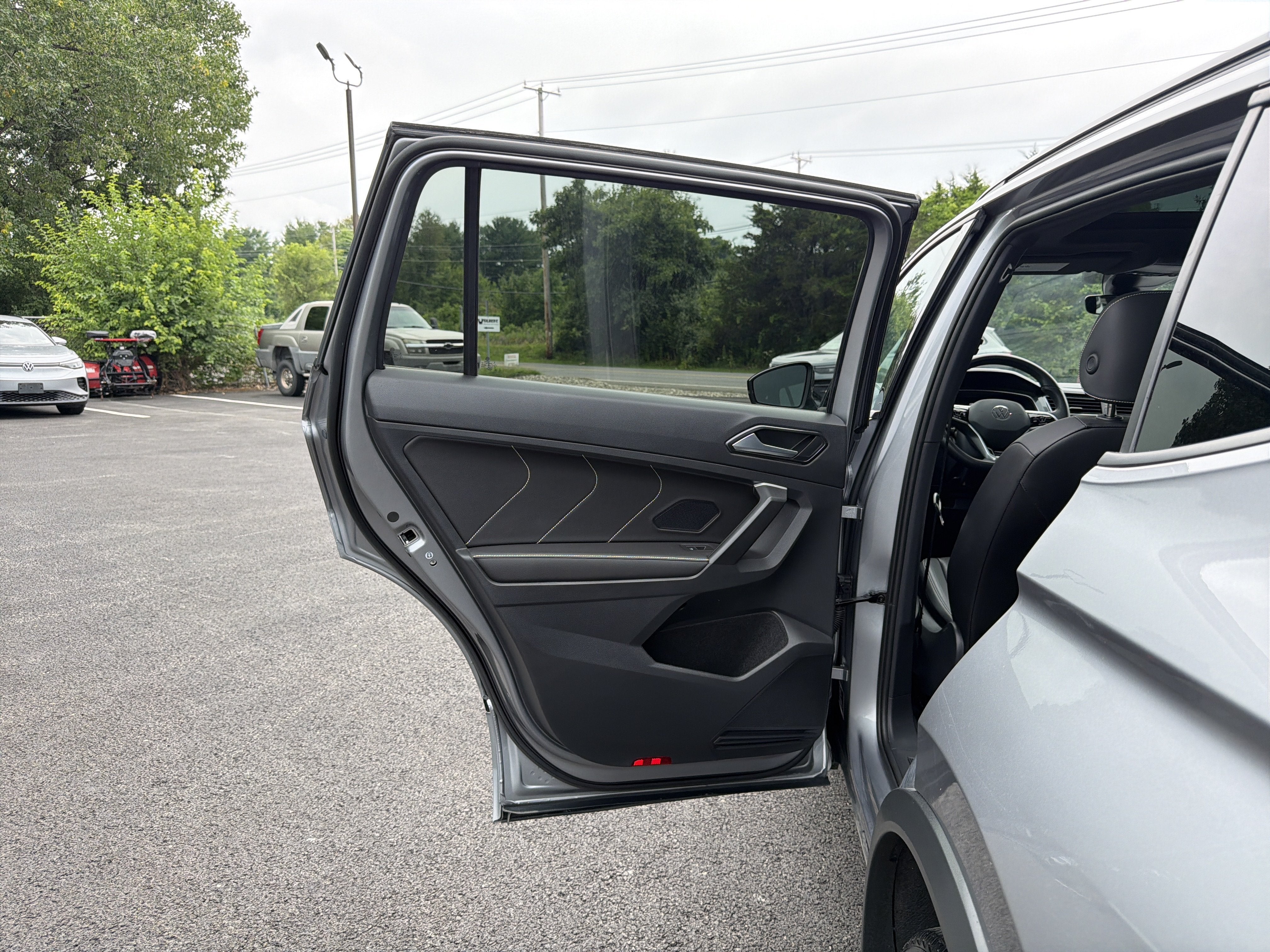 2024 Volkswagen Tiguan 2.0T SE R-Line Black