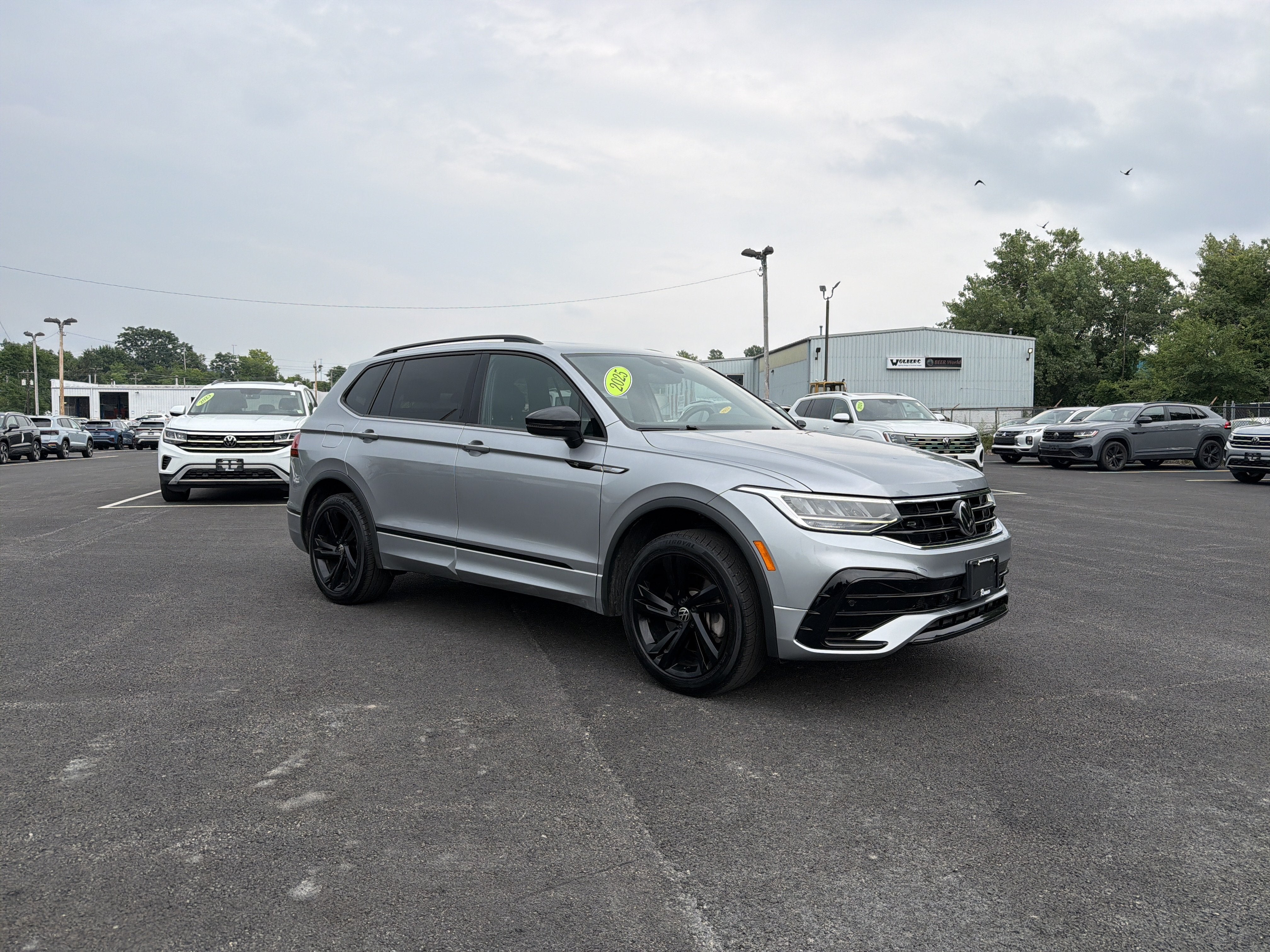 2024 Volkswagen Tiguan 2.0T SE R-Line Black
