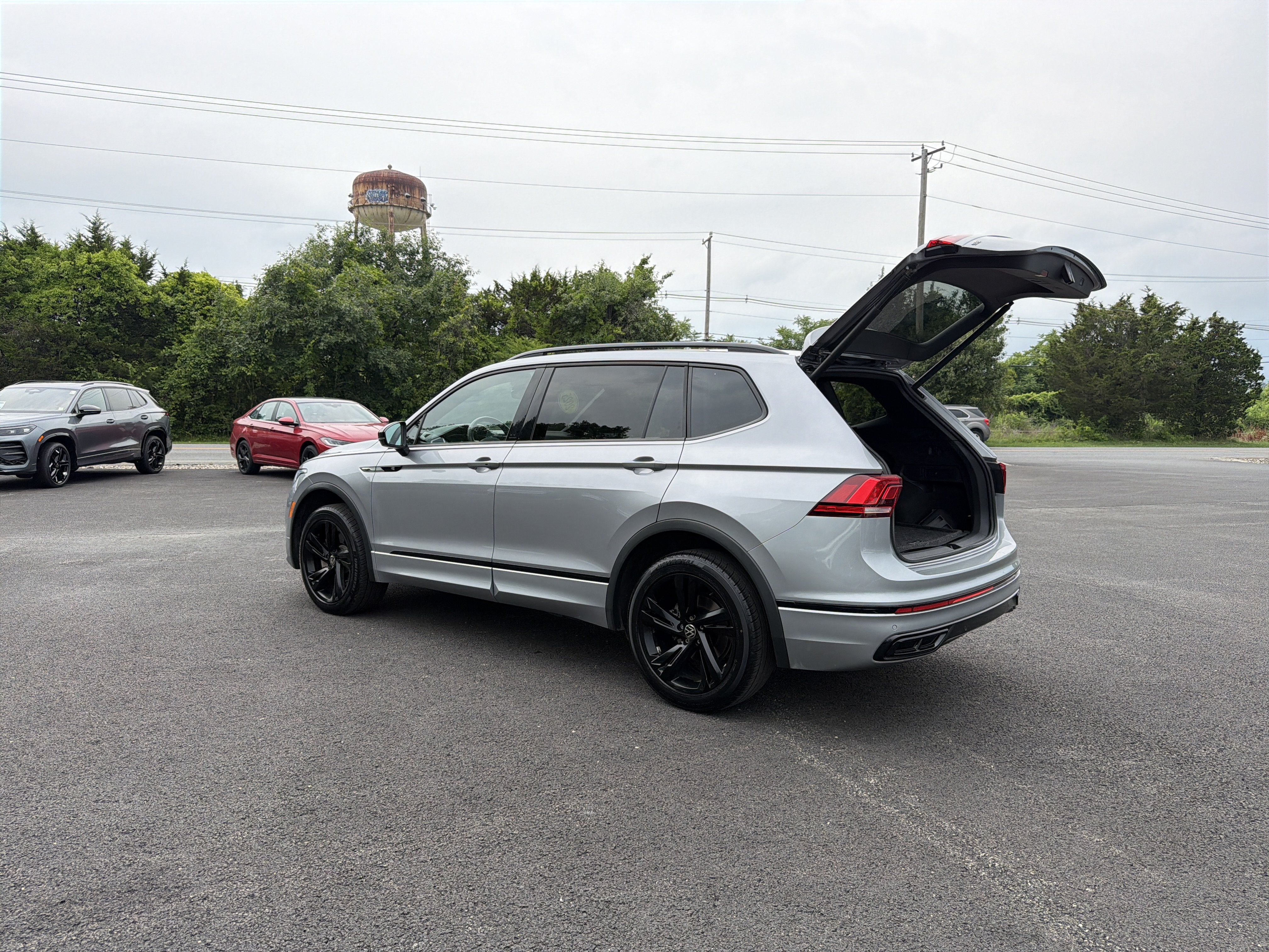 2024 Volkswagen Tiguan 2.0T SE R-Line Black