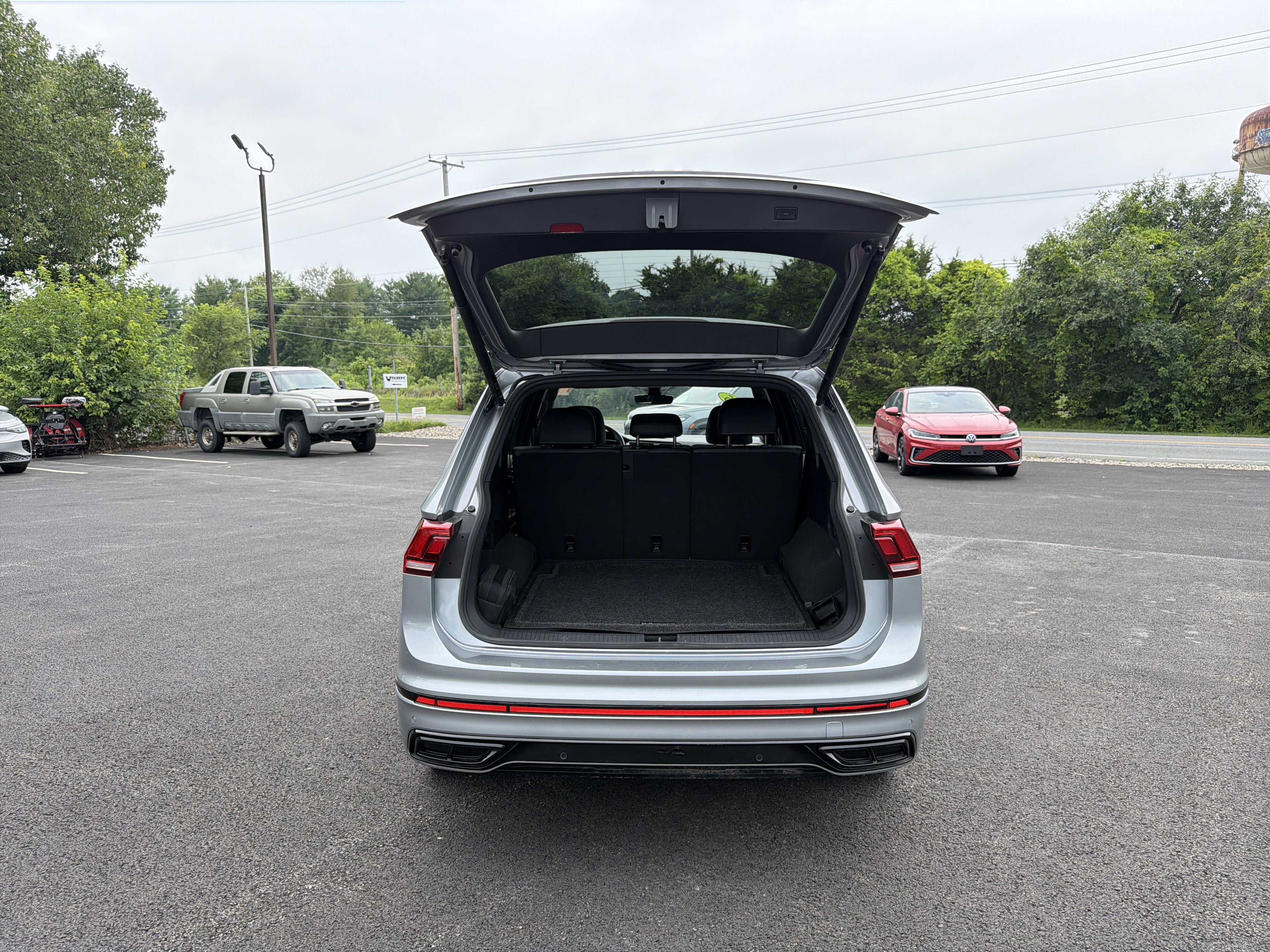 2024 Volkswagen Tiguan 2.0T SE R-Line Black