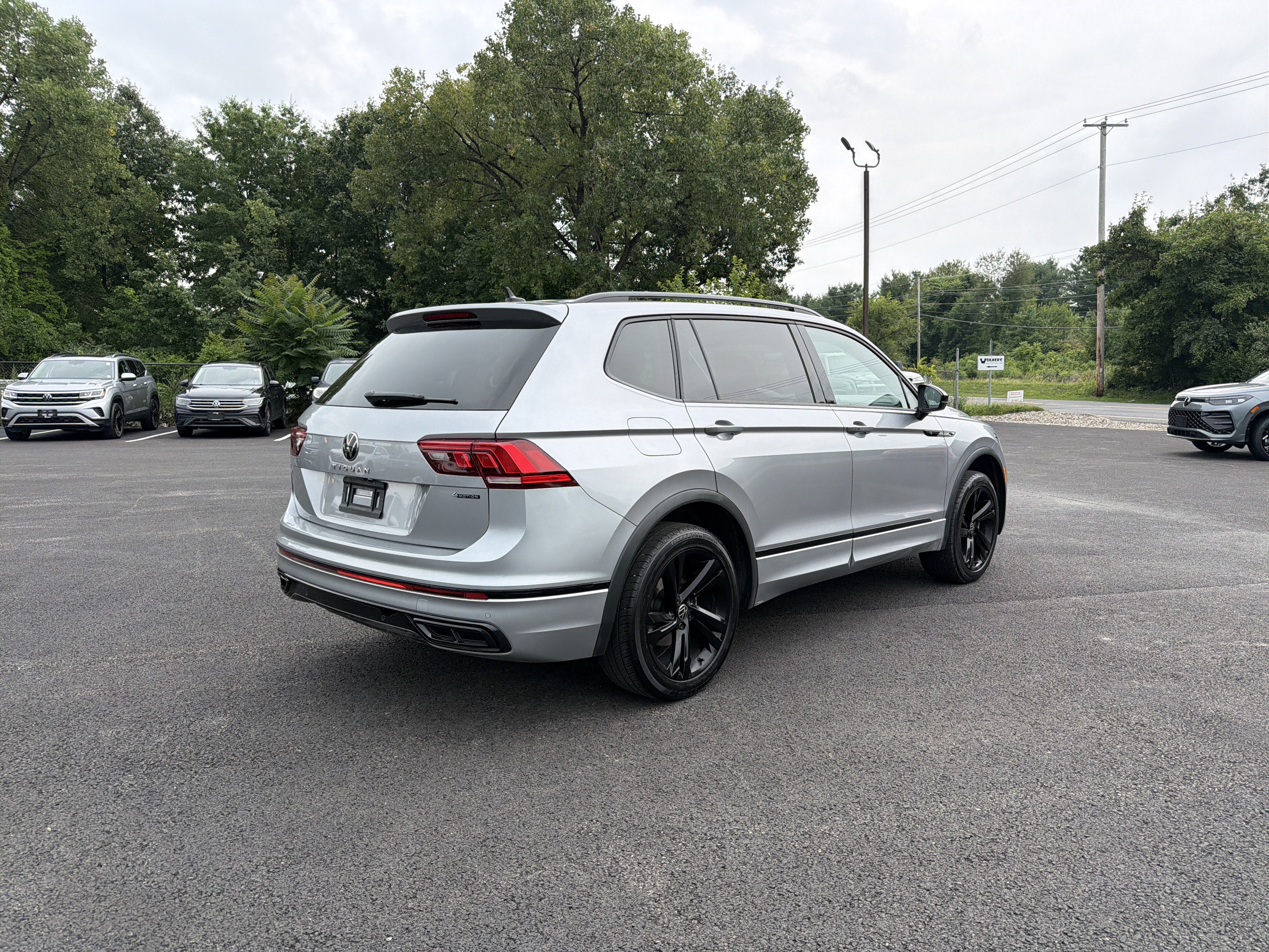 2024 Volkswagen Tiguan 2.0T SE R-Line Black