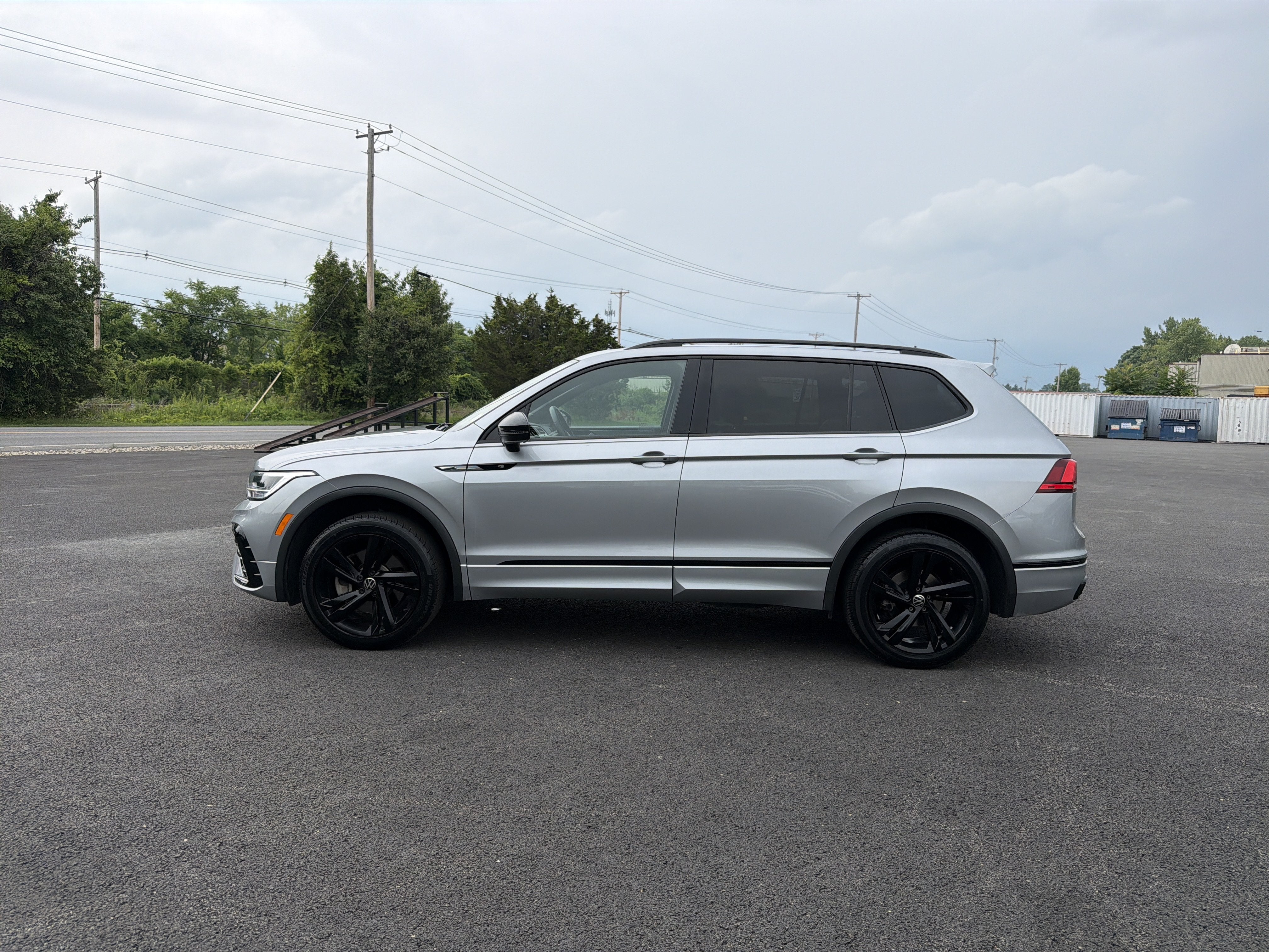 2024 Volkswagen Tiguan 2.0T SE R-Line Black