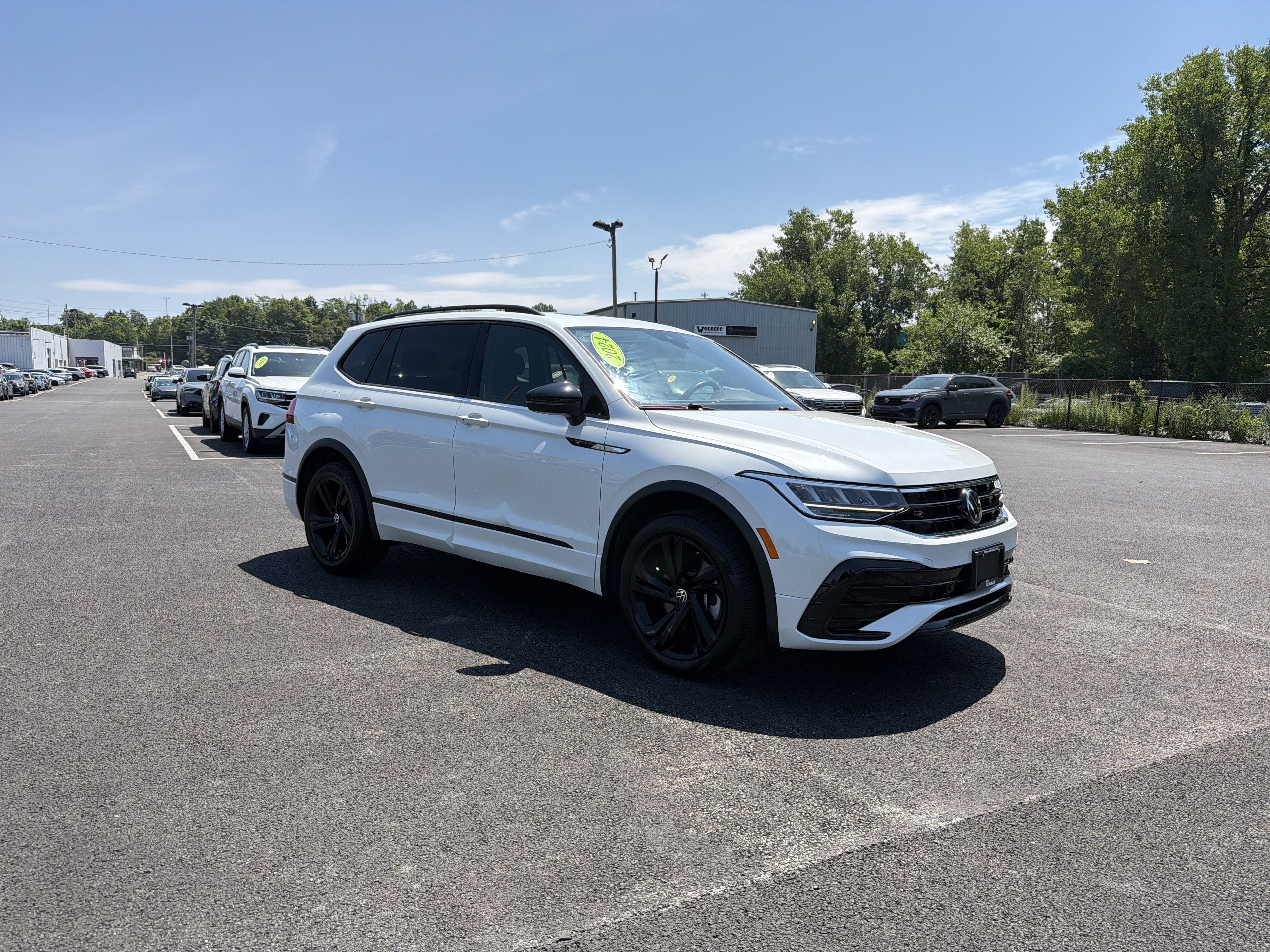 2024 Volkswagen Tiguan 2.0T SE R-Line Black