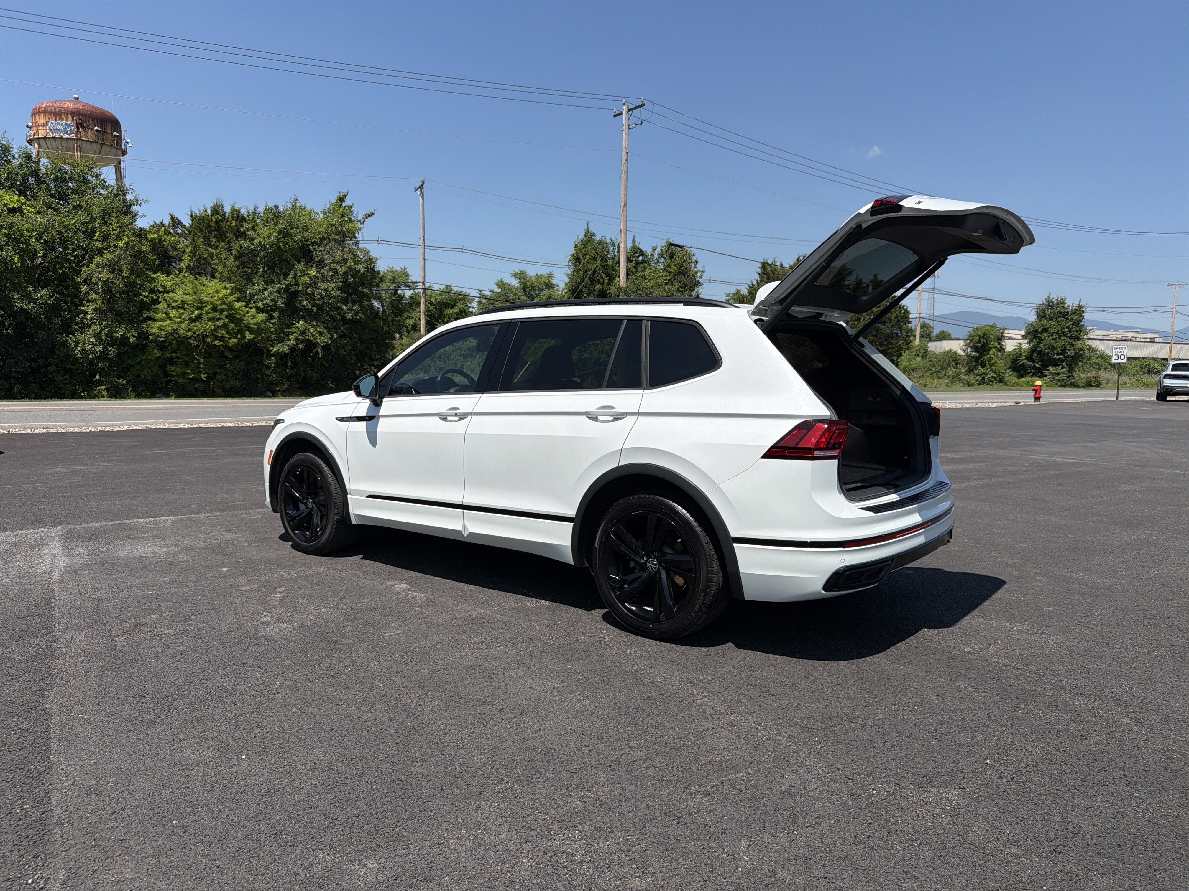 2024 Volkswagen Tiguan 2.0T SE R-Line Black
