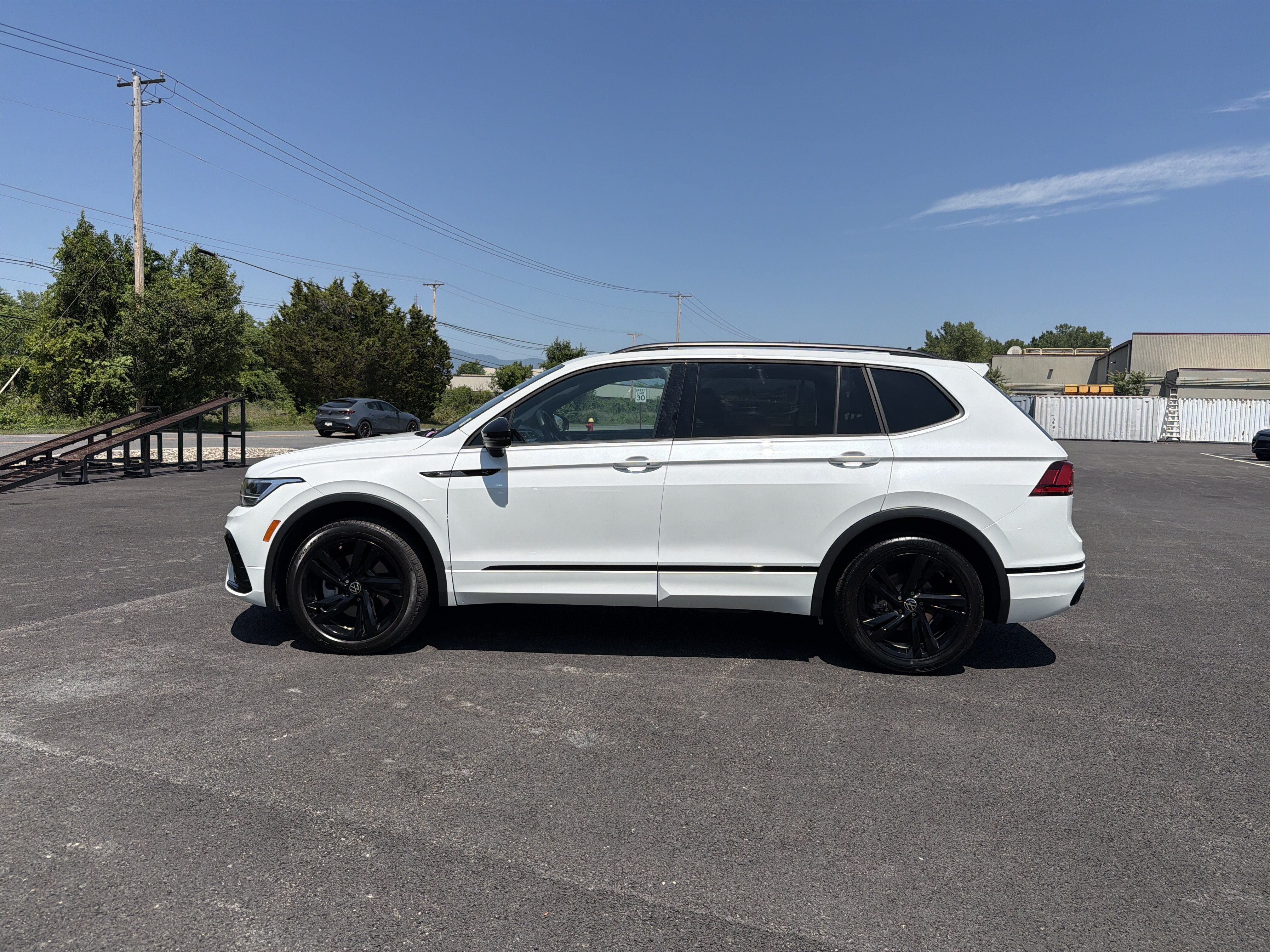 2024 Volkswagen Tiguan 2.0T SE R-Line Black