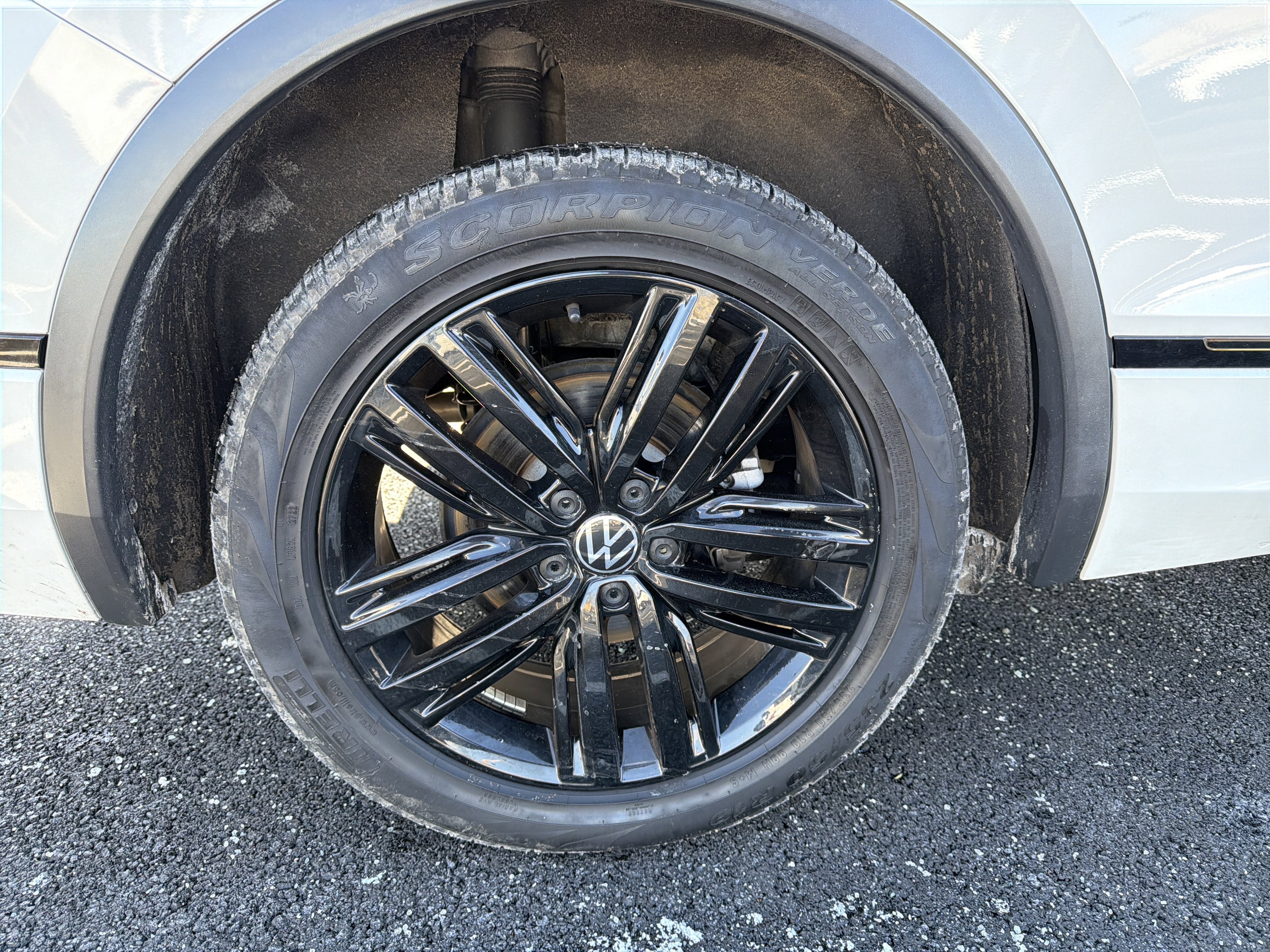 2022 Volkswagen Tiguan 2.0T SE R-Line Black