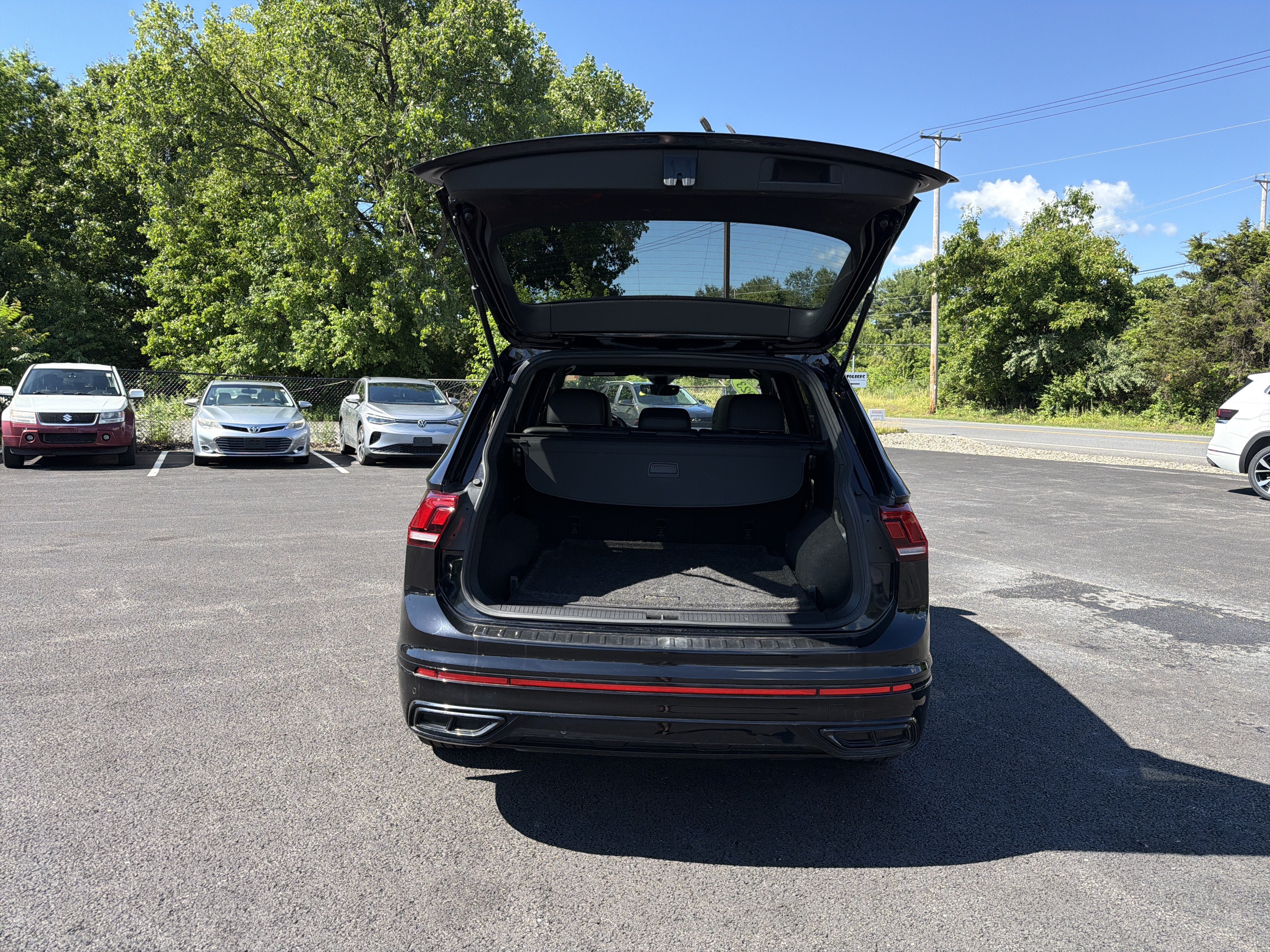 2023 Volkswagen Tiguan 2.0T SE R-Line Black