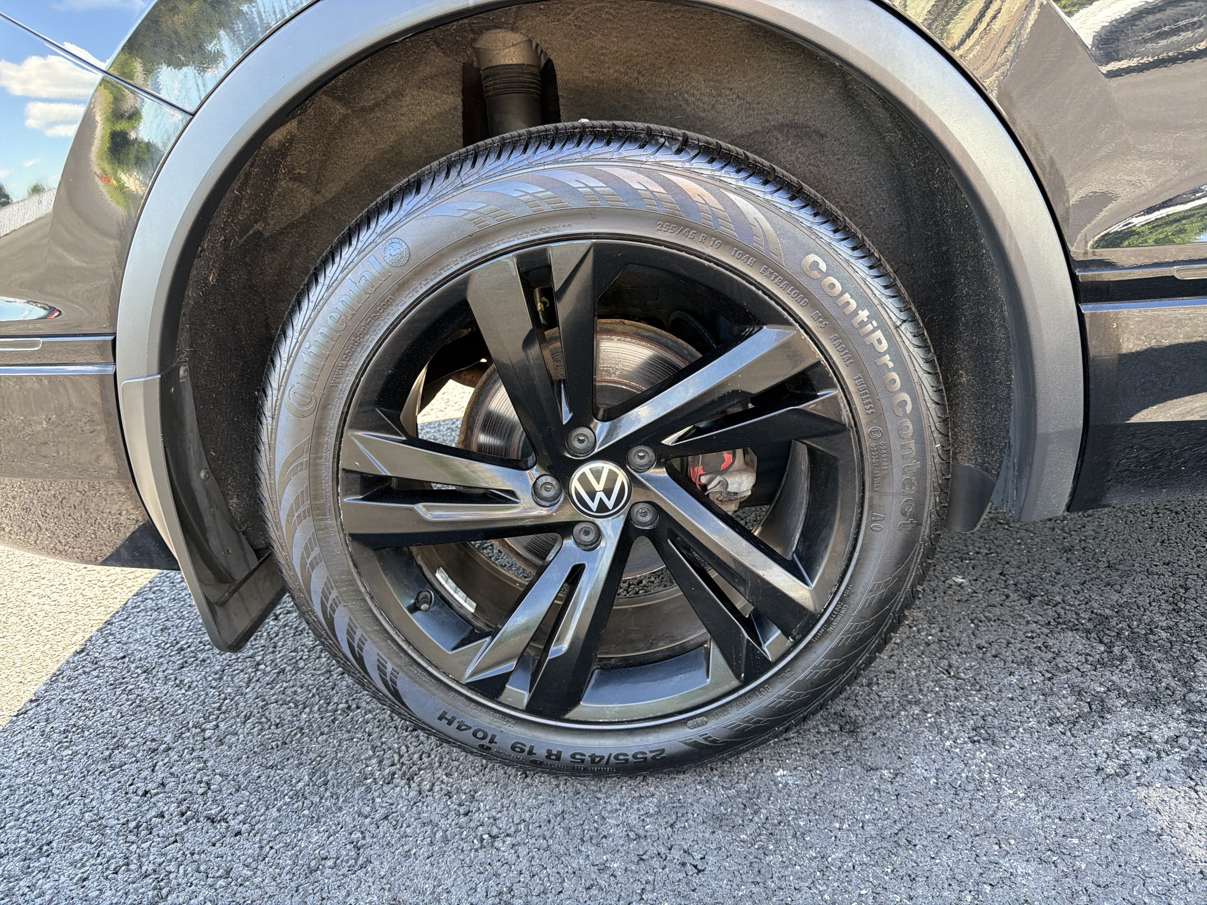 2023 Volkswagen Tiguan 2.0T SE R-Line Black
