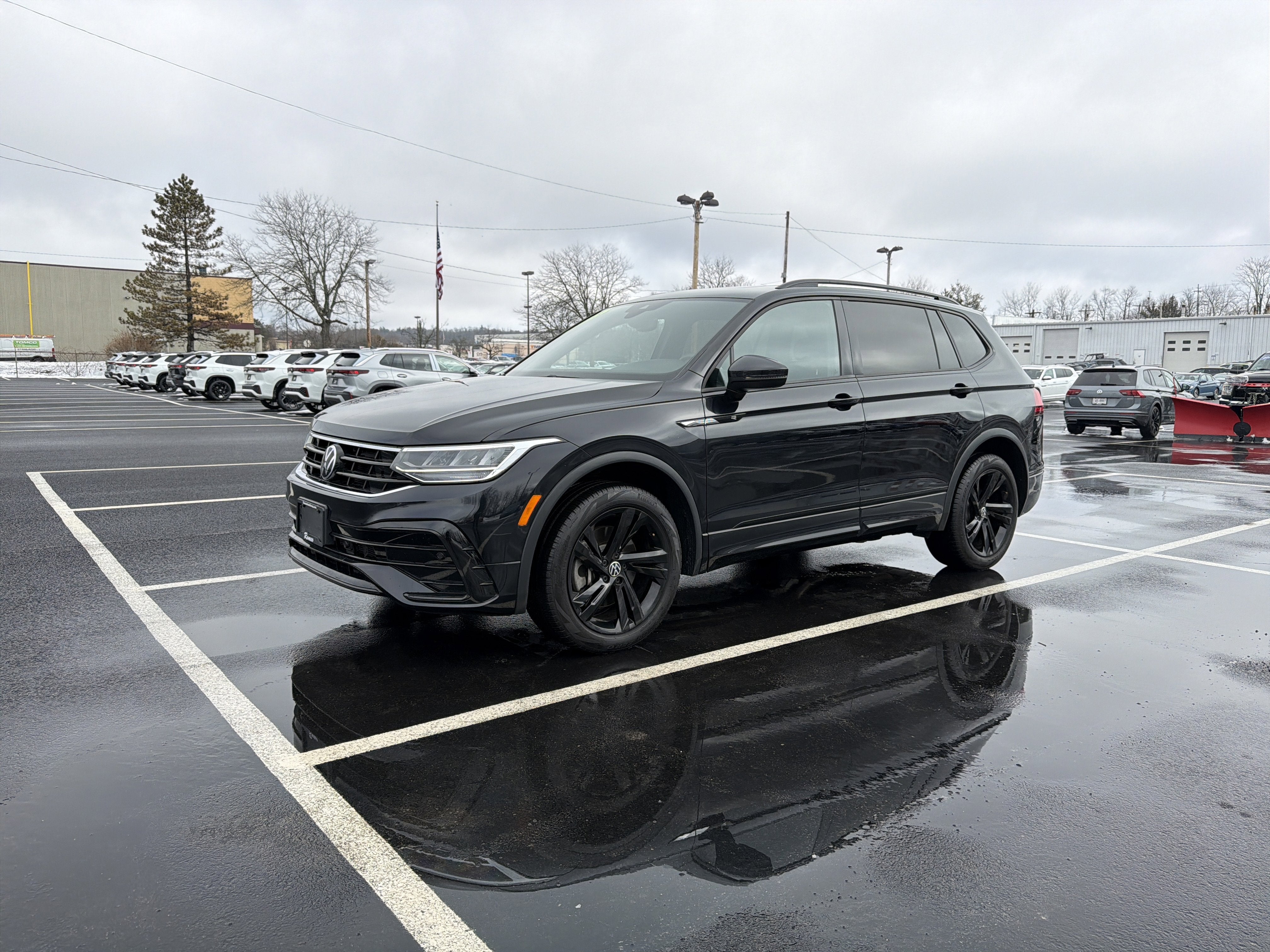 2023 Volkswagen Tiguan 2.0T SE R-Line Black