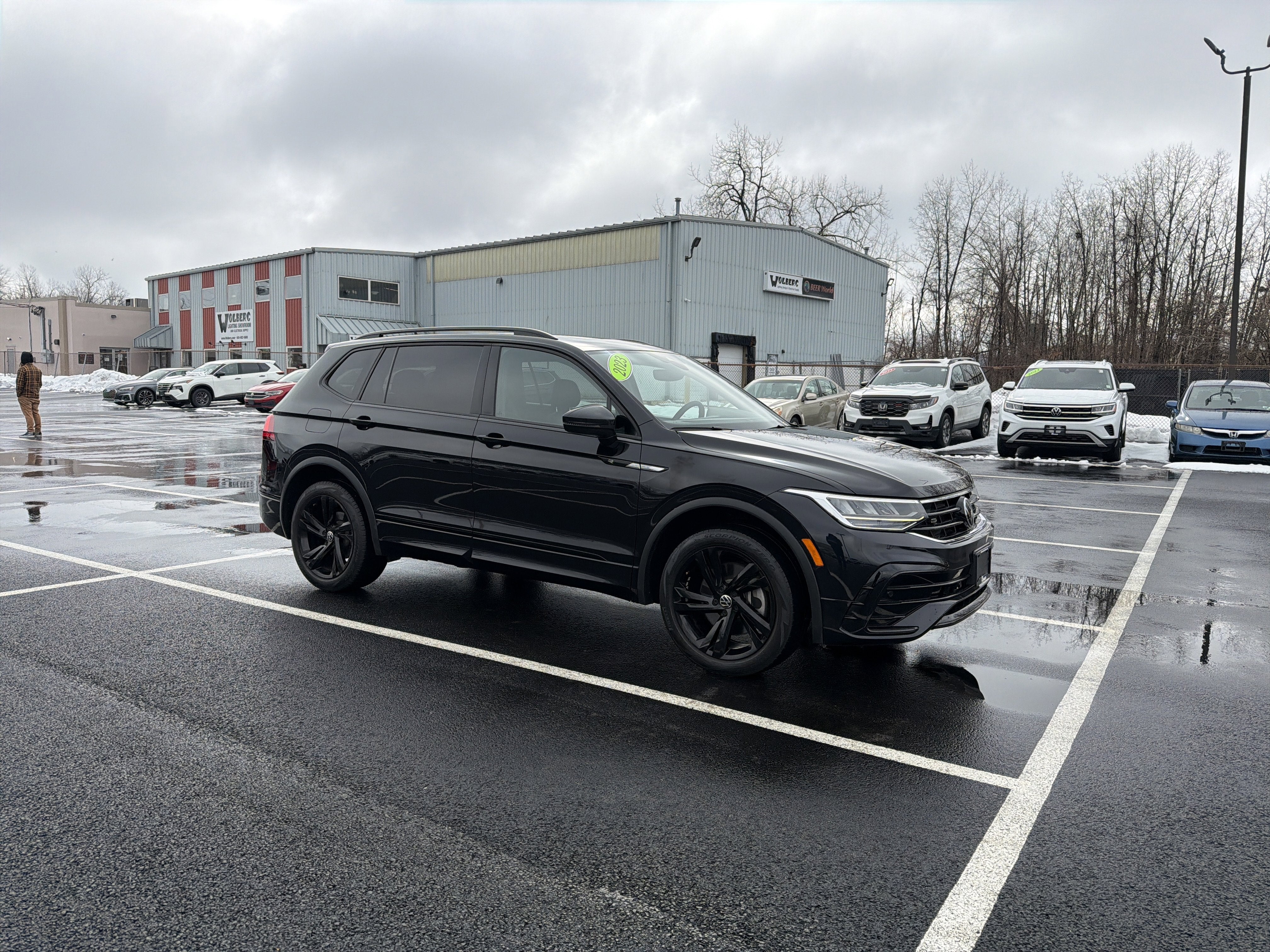 2023 Volkswagen Tiguan 2.0T SE R-Line Black