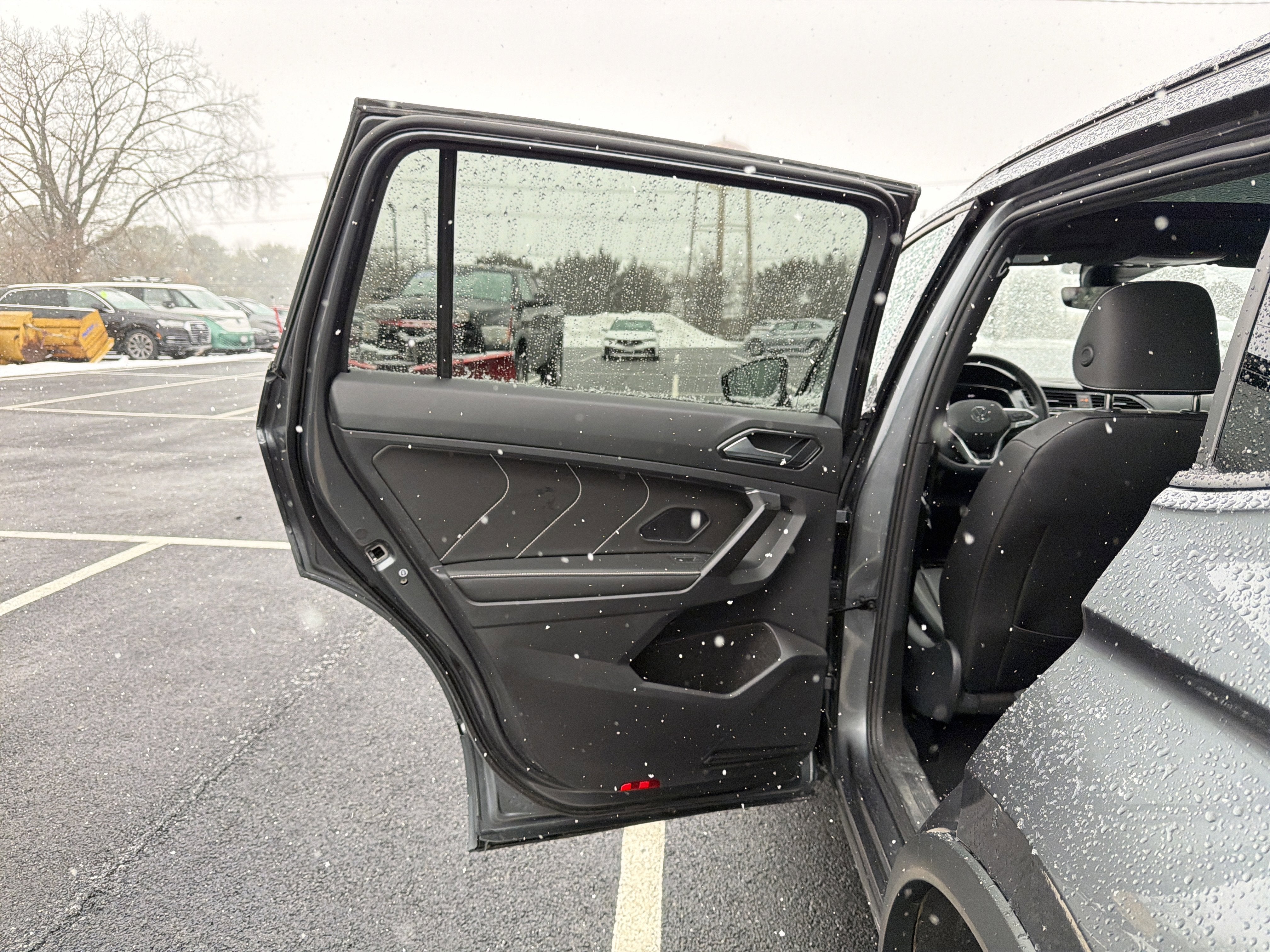 2023 Volkswagen Tiguan 2.0T SE R-Line Black