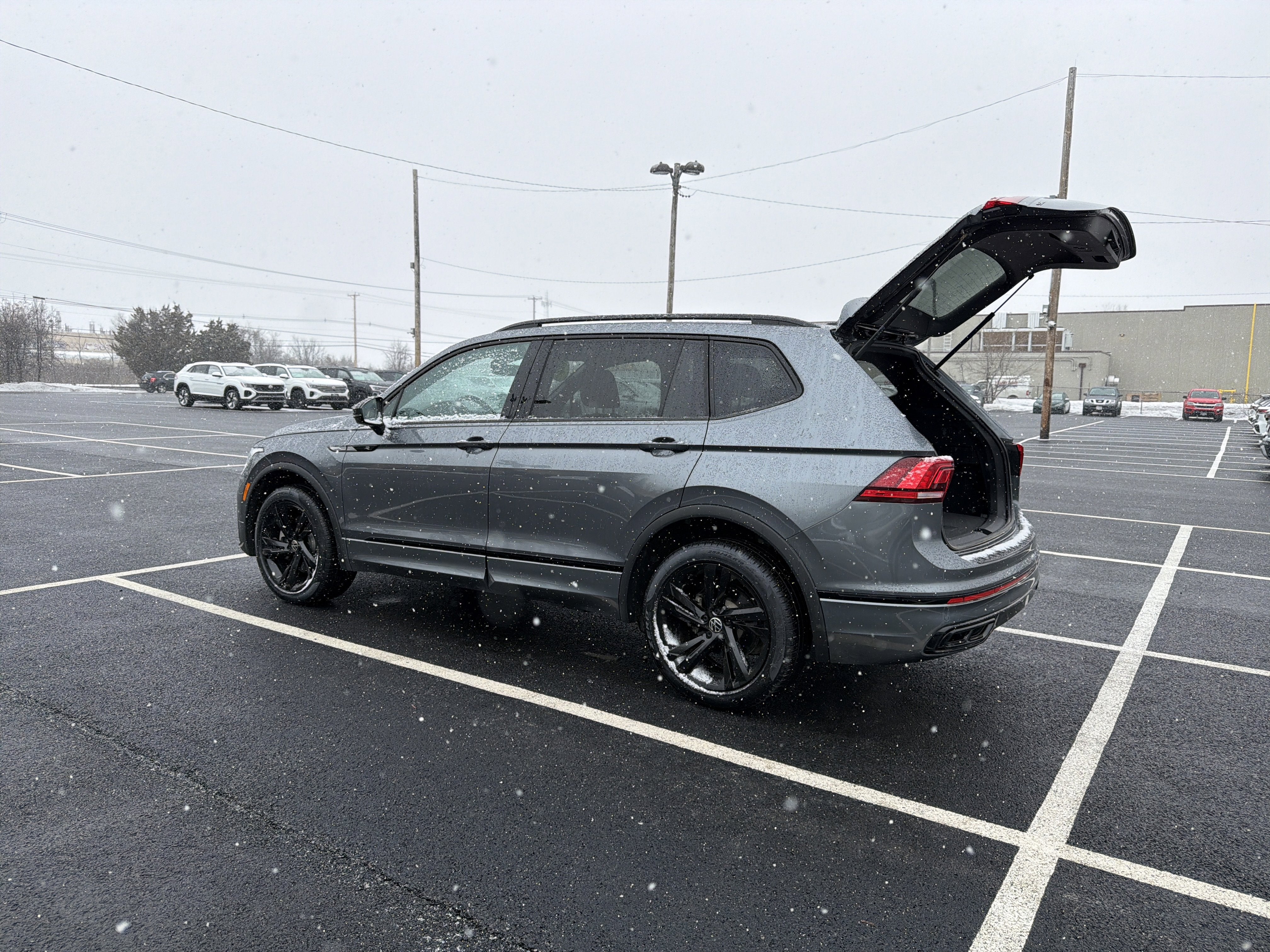 2023 Volkswagen Tiguan 2.0T SE R-Line Black