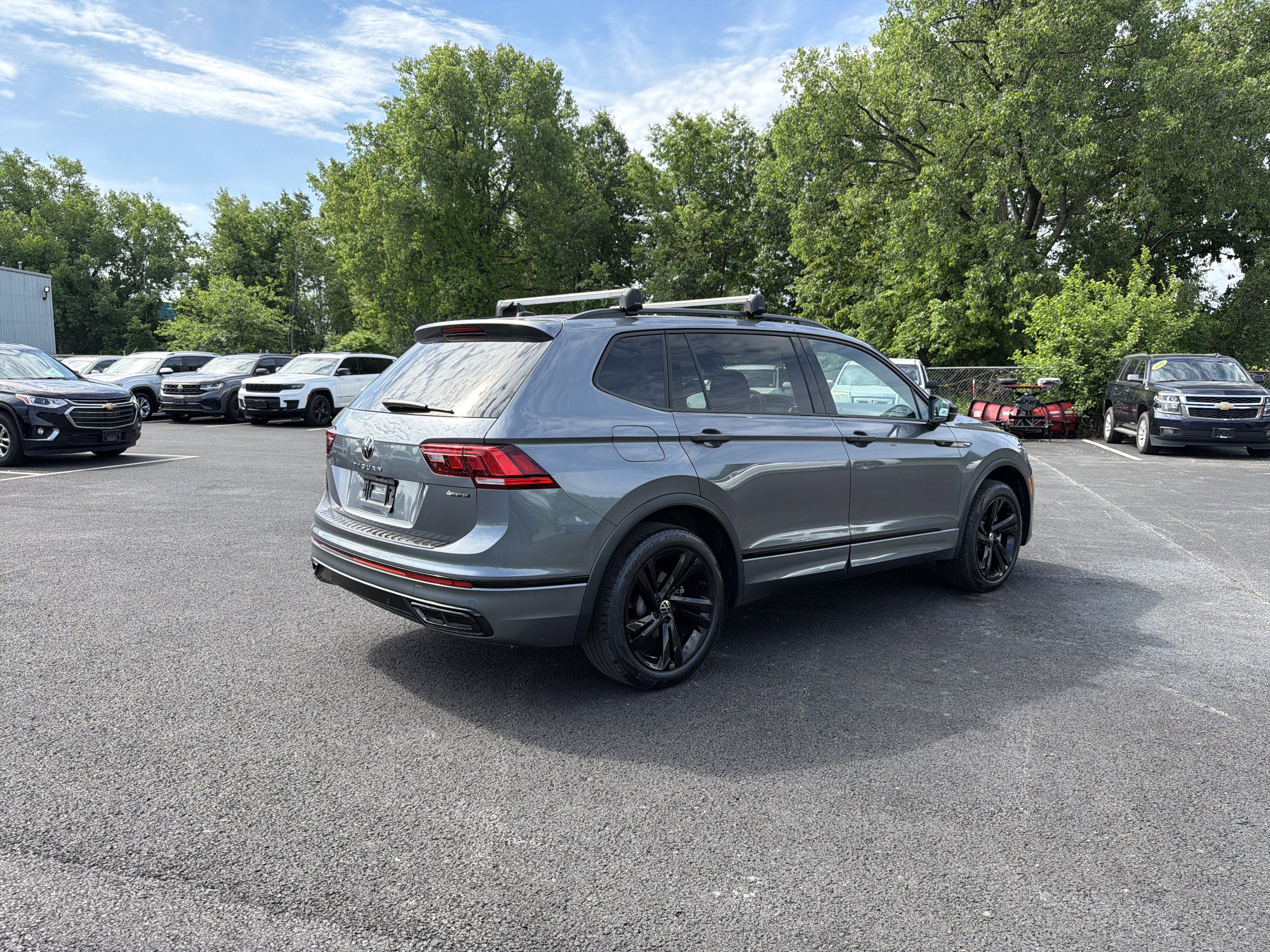 2024 Volkswagen Tiguan 2.0T SE R-Line Black