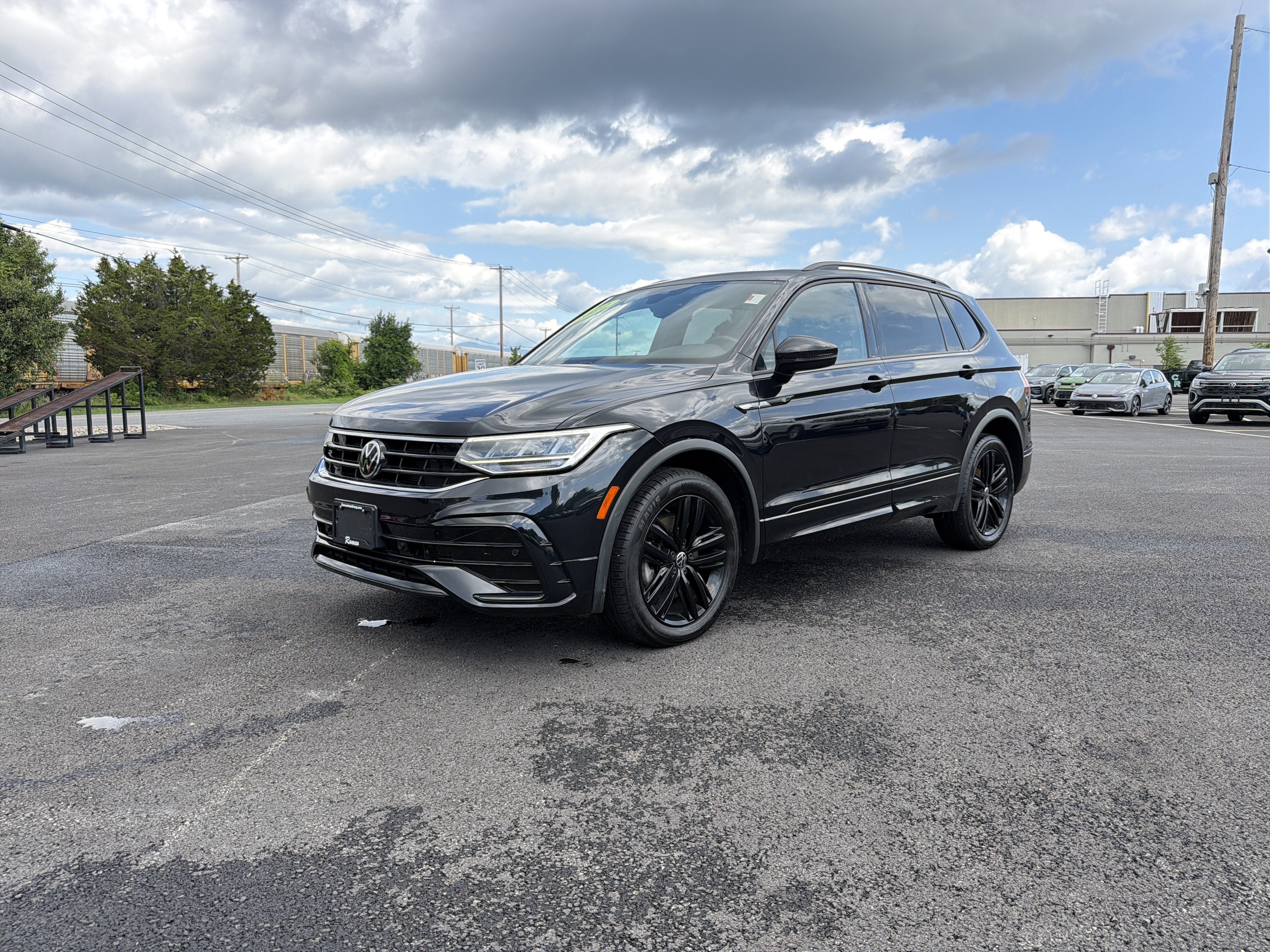2022 Volkswagen Tiguan 2.0T SE R-Line Black