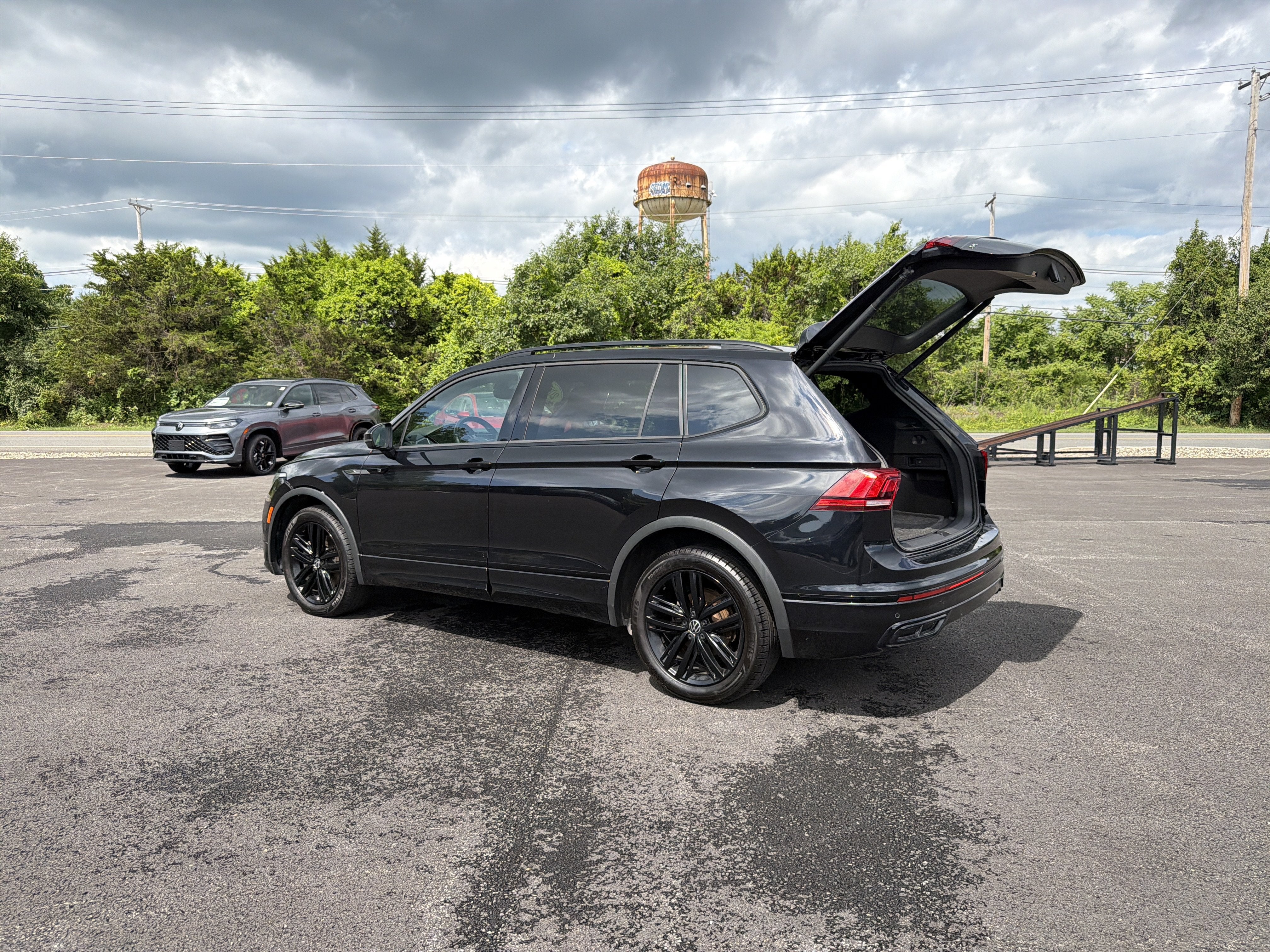 2022 Volkswagen Tiguan 2.0T SE R-Line Black