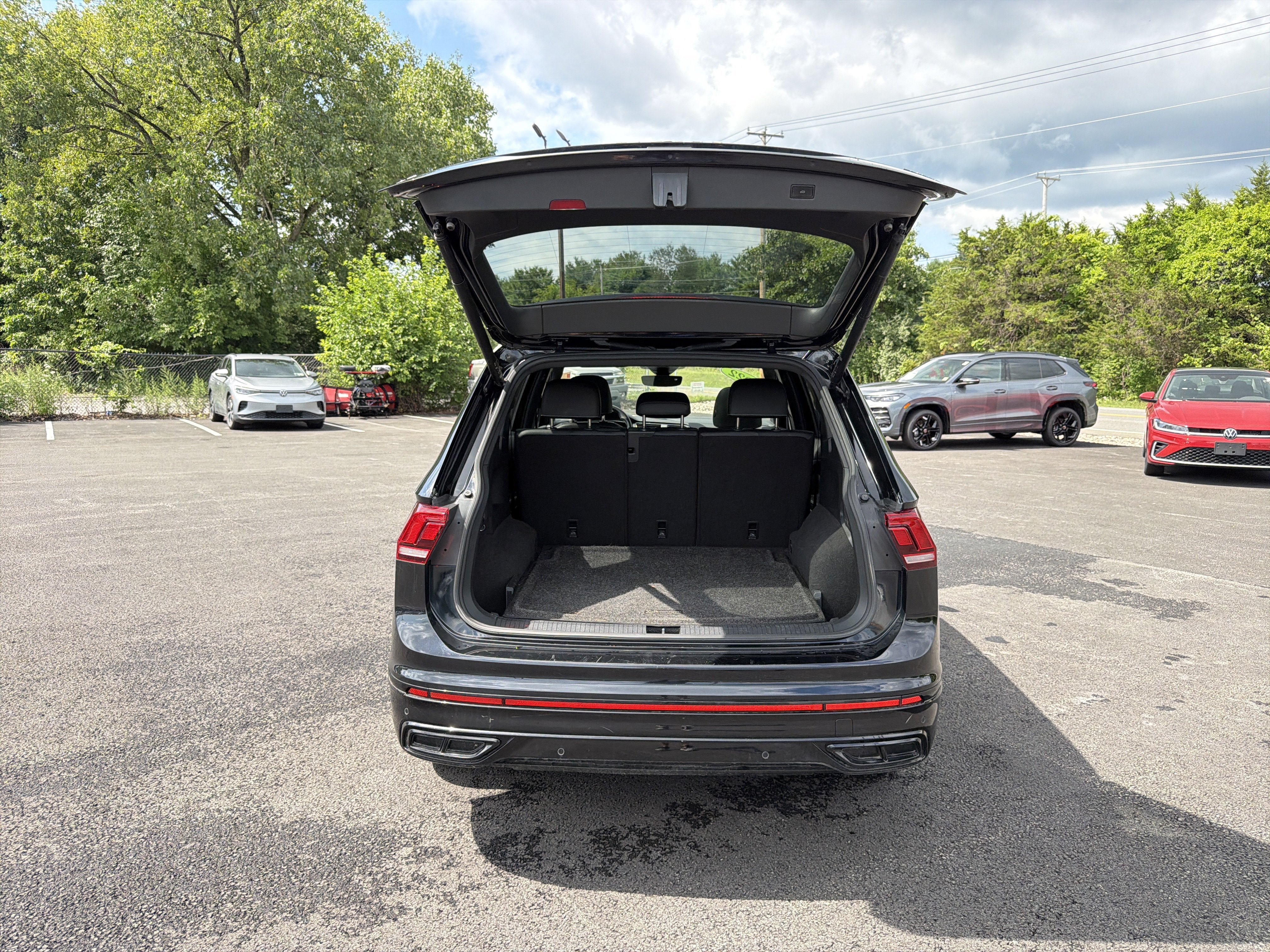 2022 Volkswagen Tiguan 2.0T SE R-Line Black