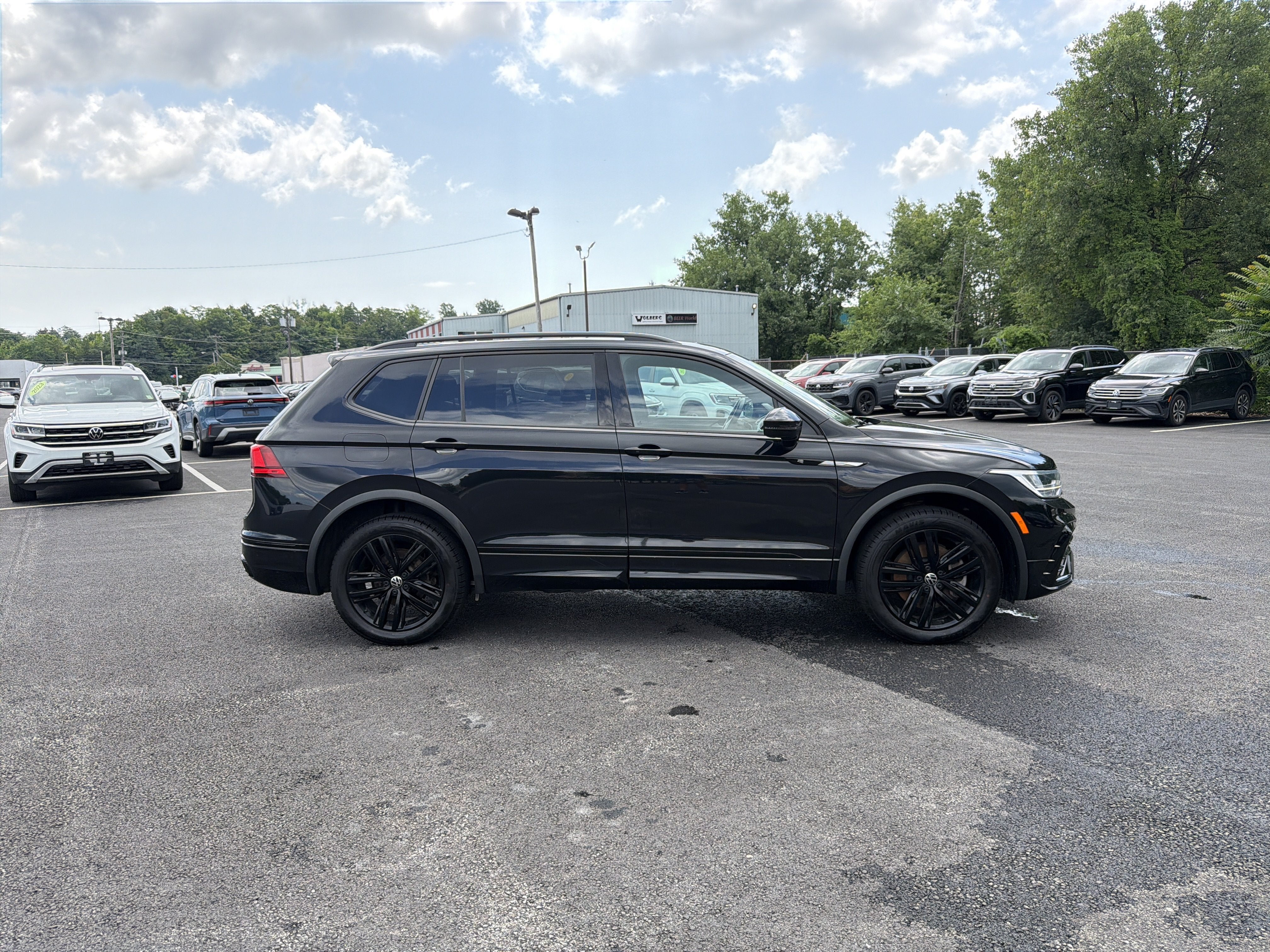 2022 Volkswagen Tiguan 2.0T SE R-Line Black