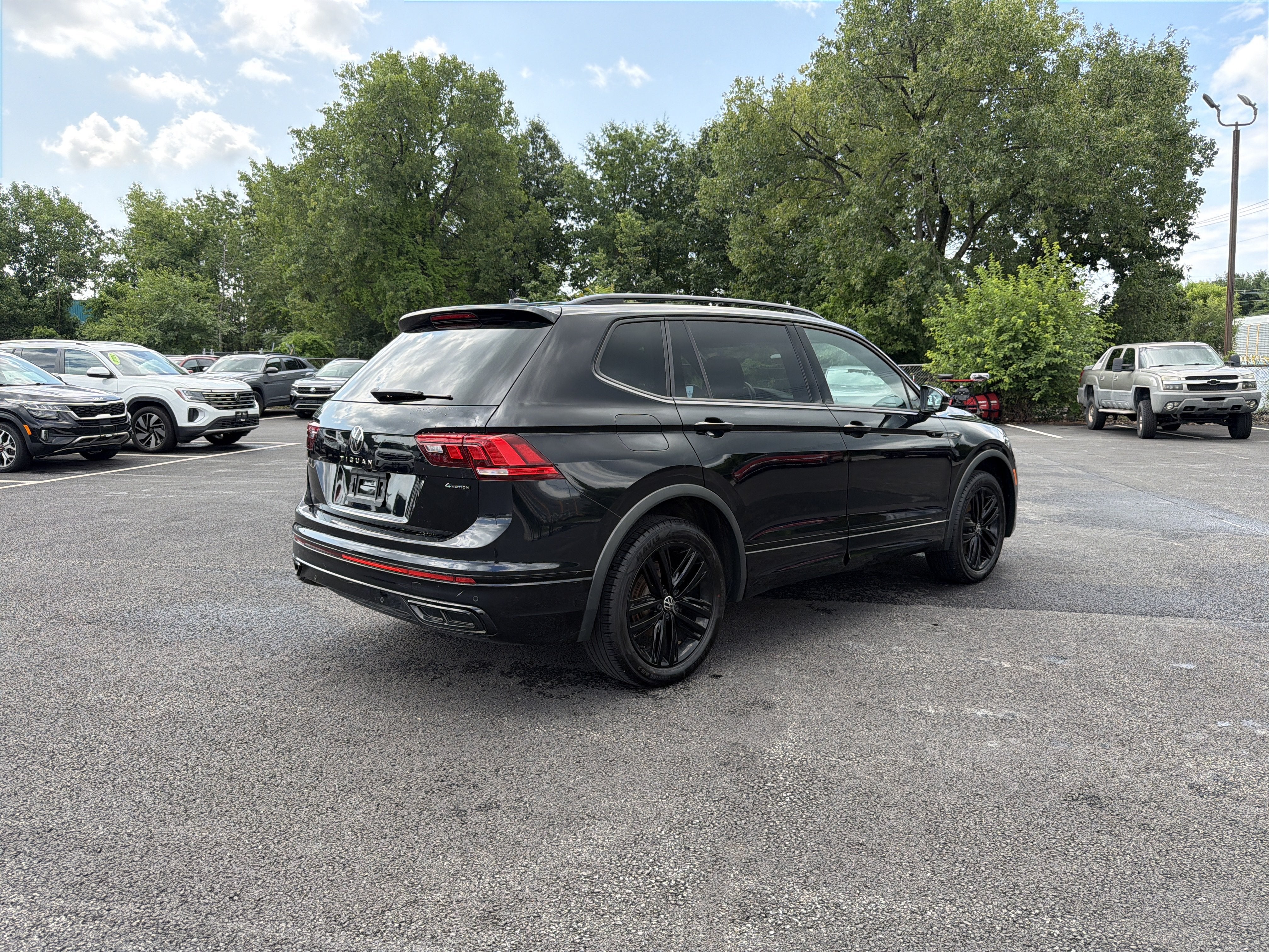 2022 Volkswagen Tiguan 2.0T SE R-Line Black