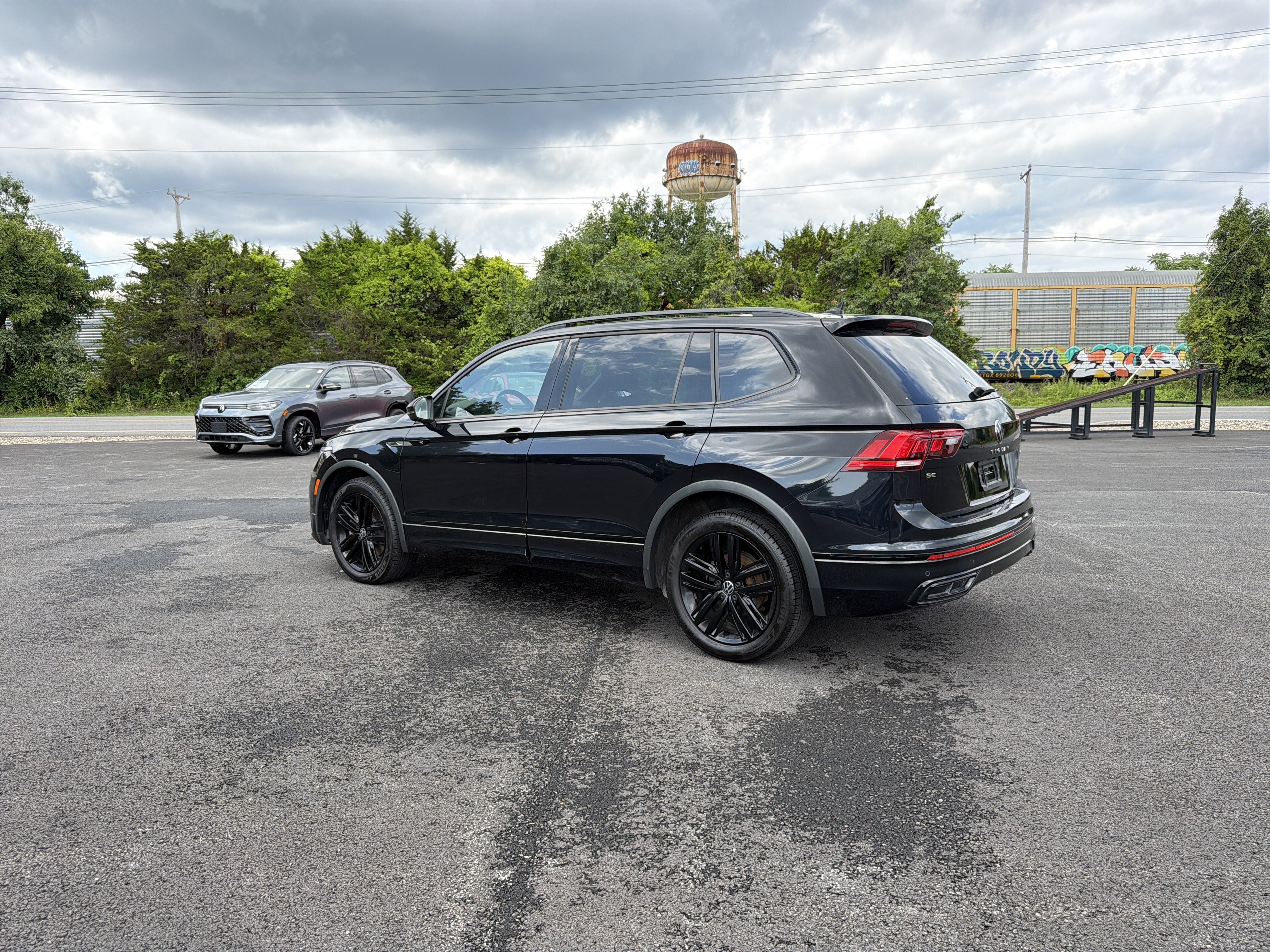 2022 Volkswagen Tiguan 2.0T SE R-Line Black