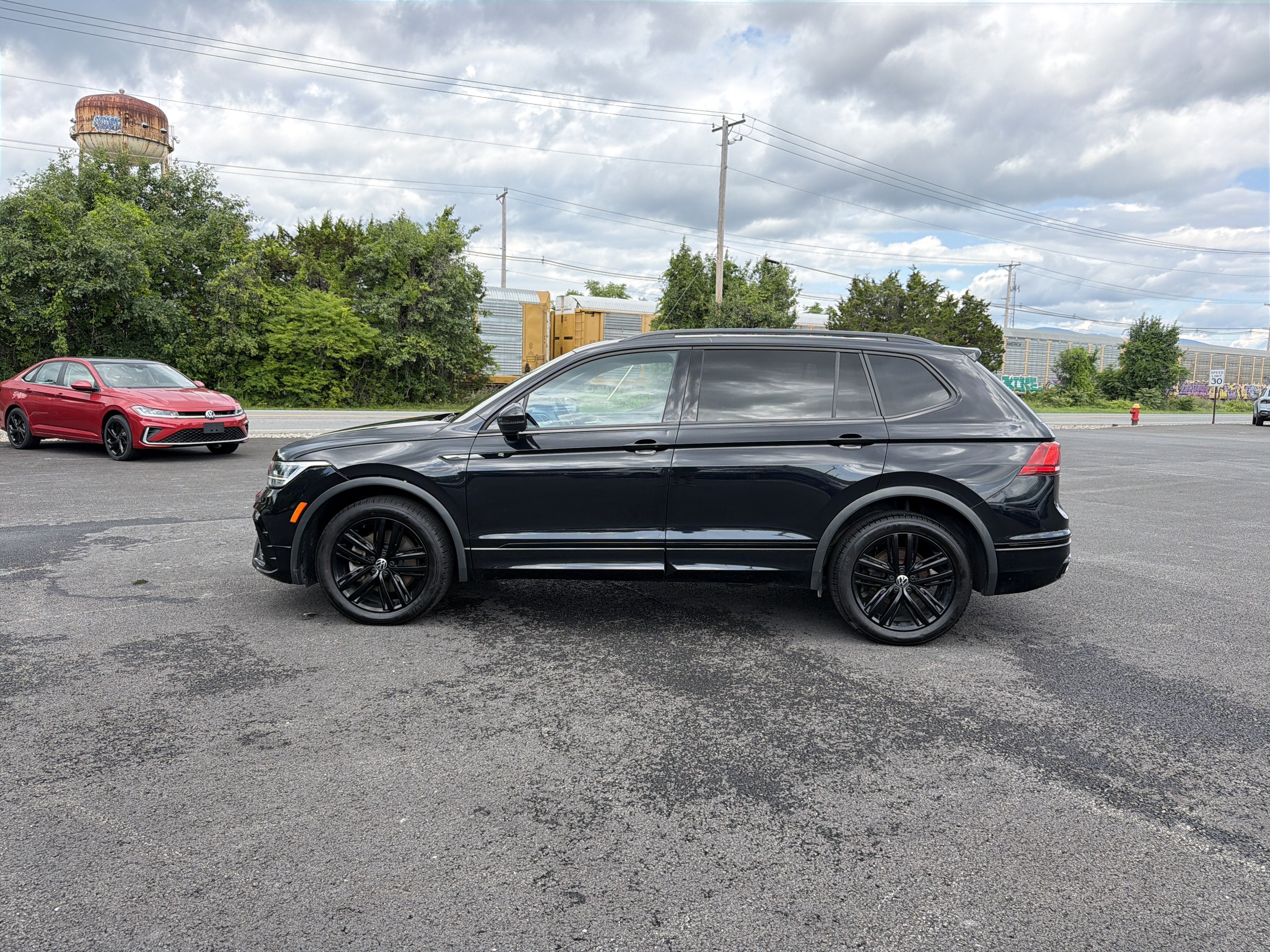 2022 Volkswagen Tiguan 2.0T SE R-Line Black
