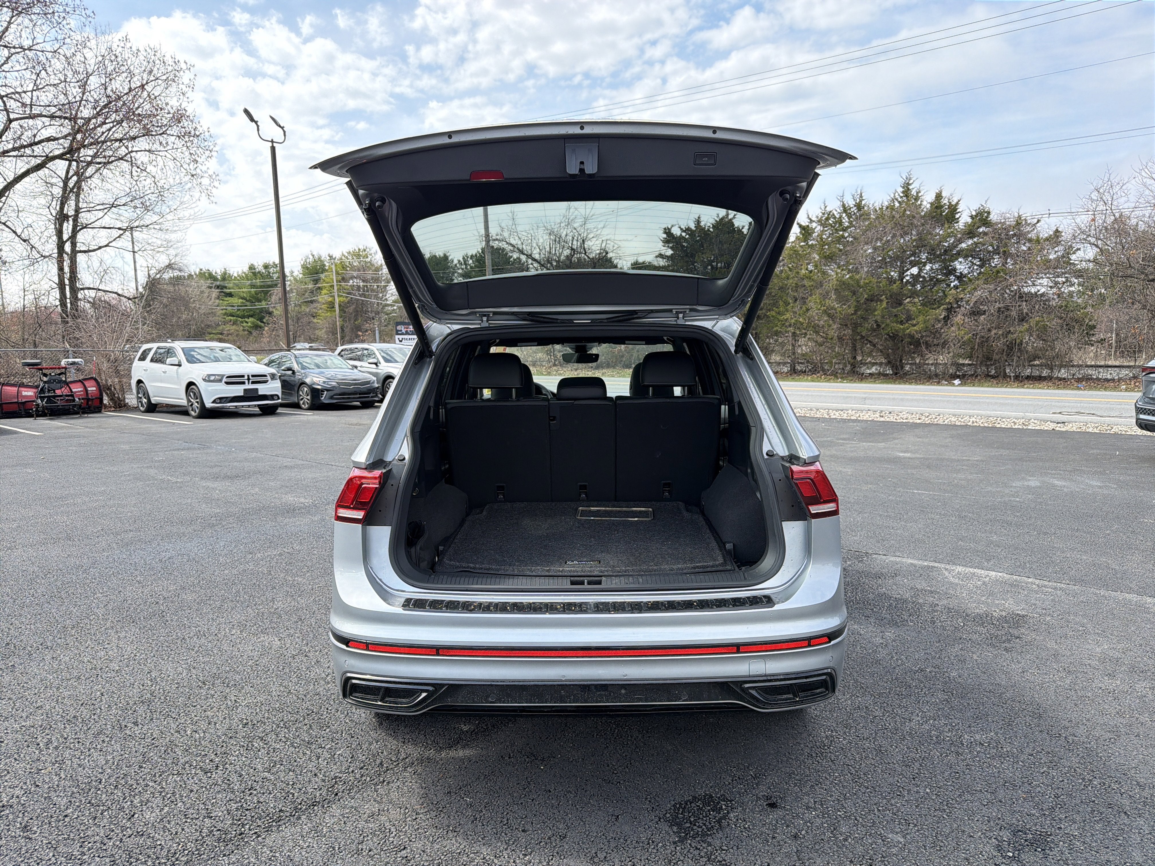 2022 Volkswagen Tiguan 2.0T SE R-Line Black