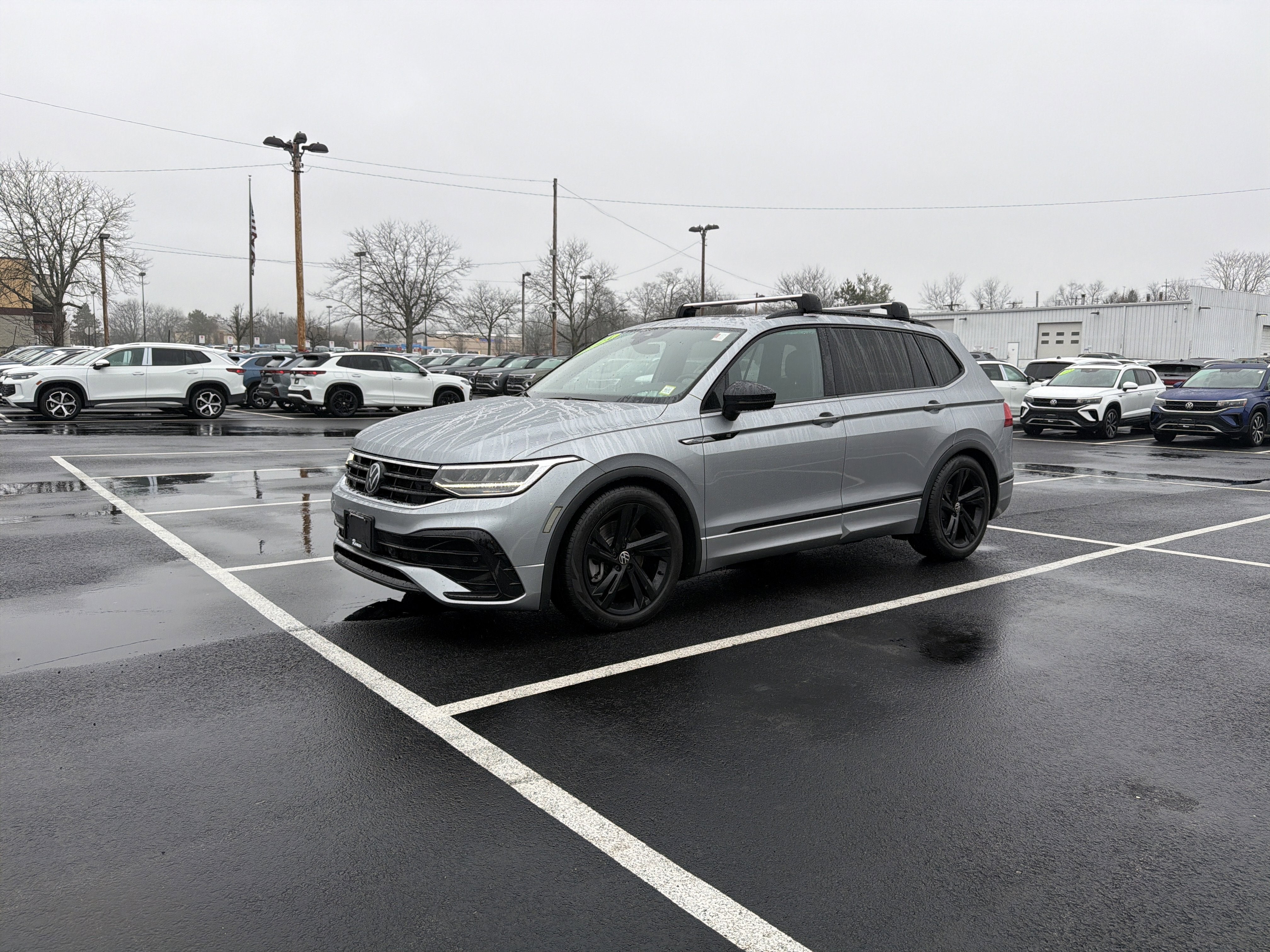 2024 Volkswagen Tiguan 2.0T SE R-Line Black