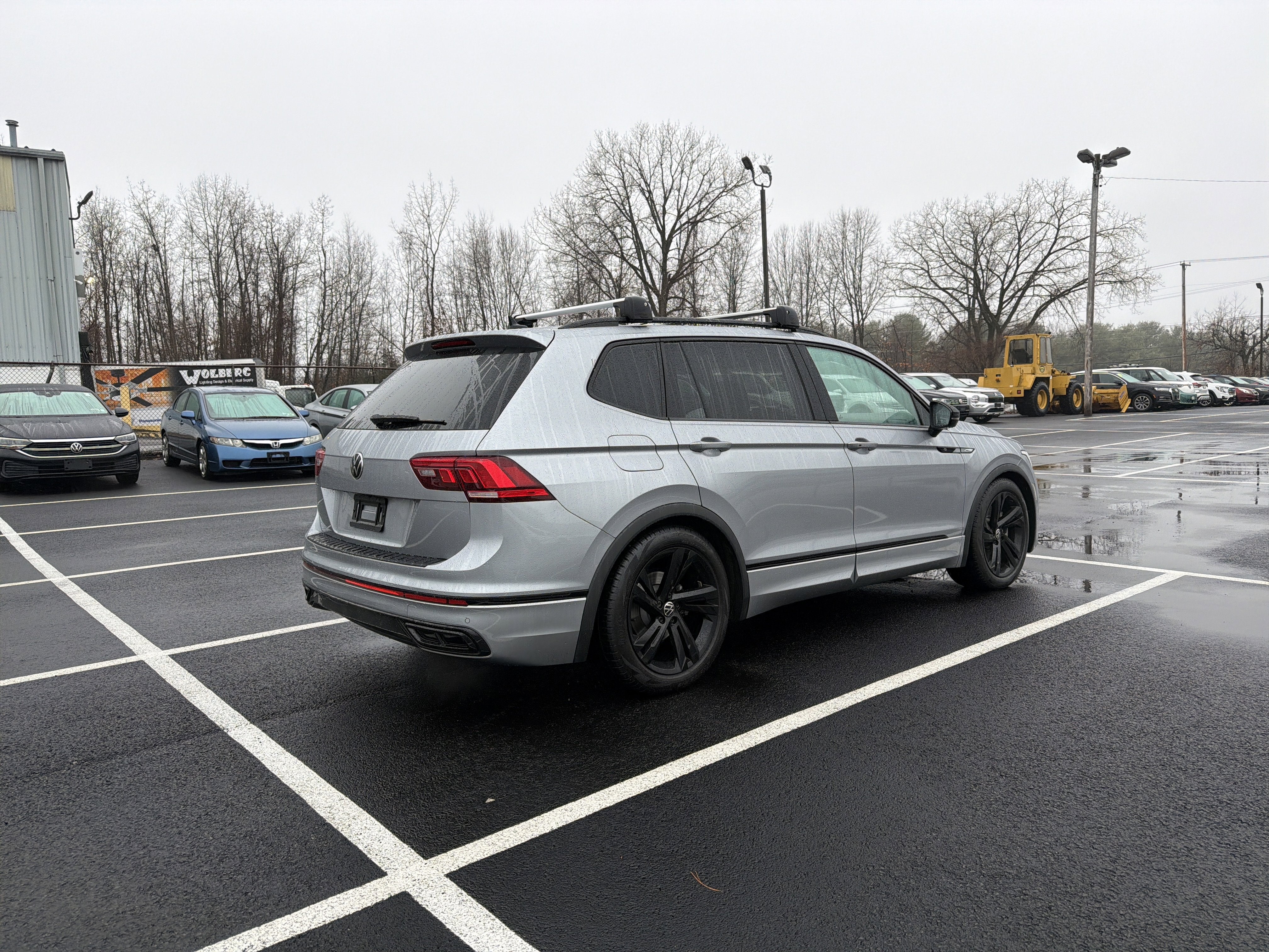 2024 Volkswagen Tiguan 2.0T SE R-Line Black