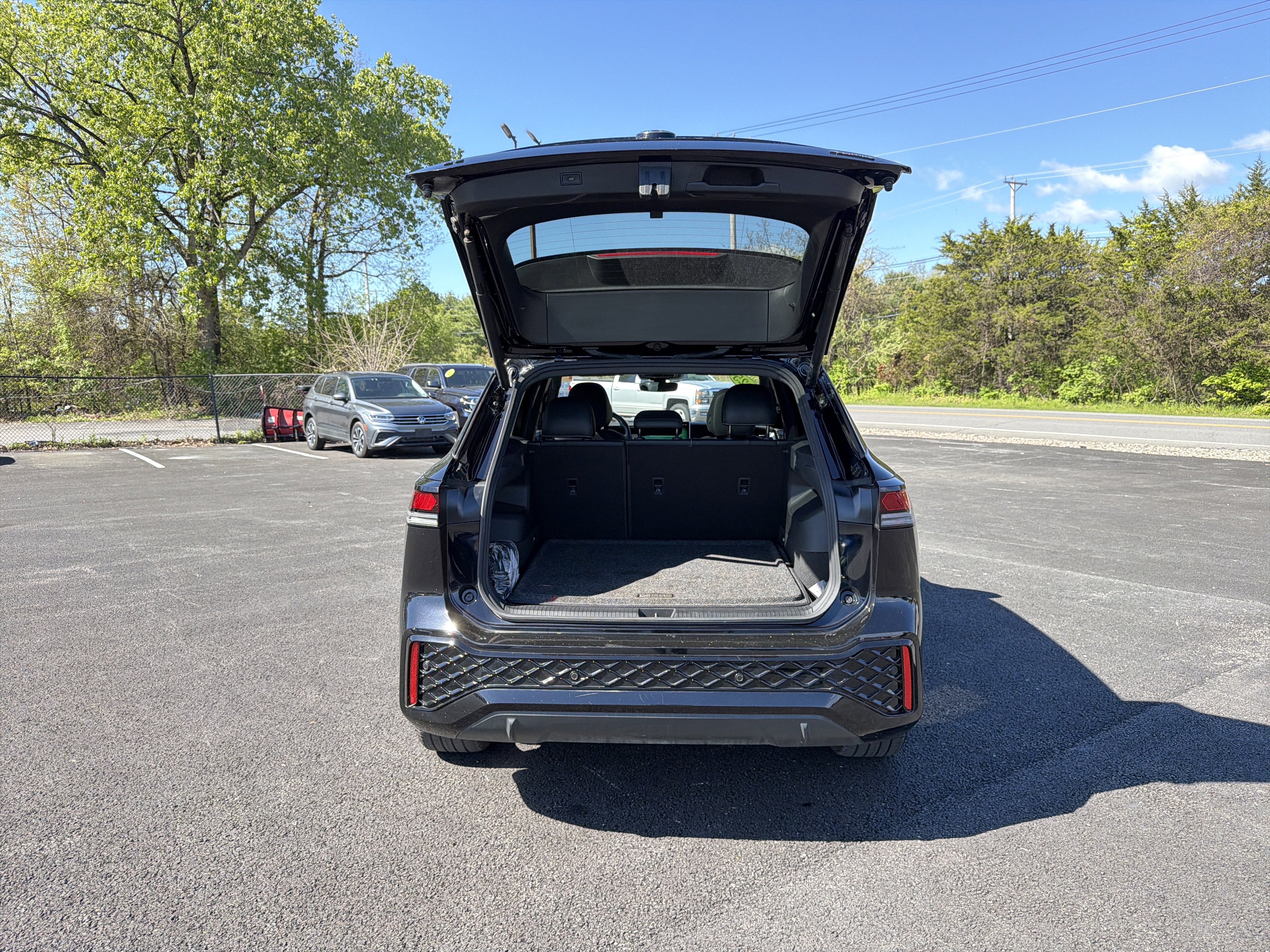 2025 Volkswagen Tiguan 2.0T SE R-Line Black