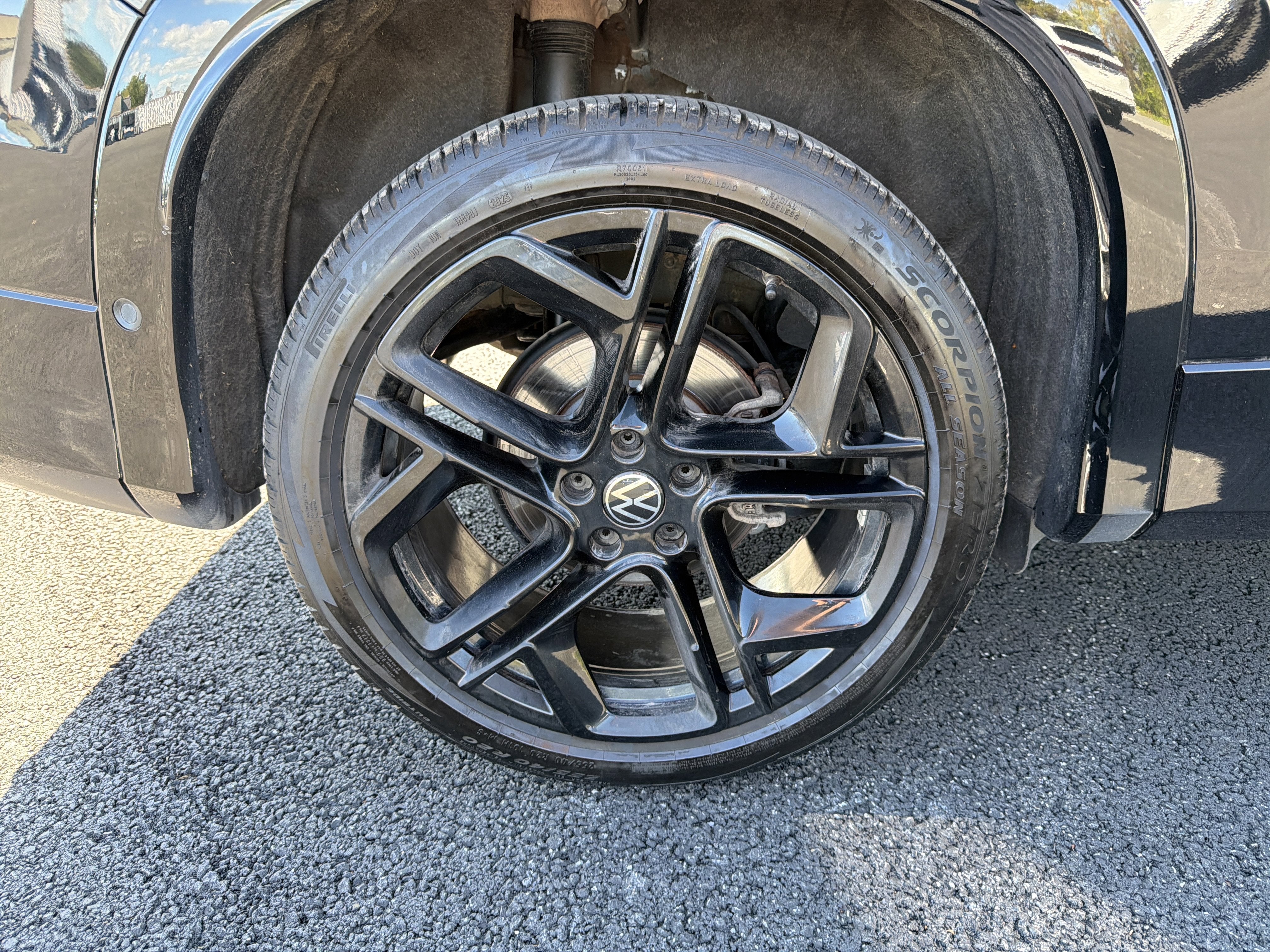 2025 Volkswagen Tiguan 2.0T SE R-Line Black