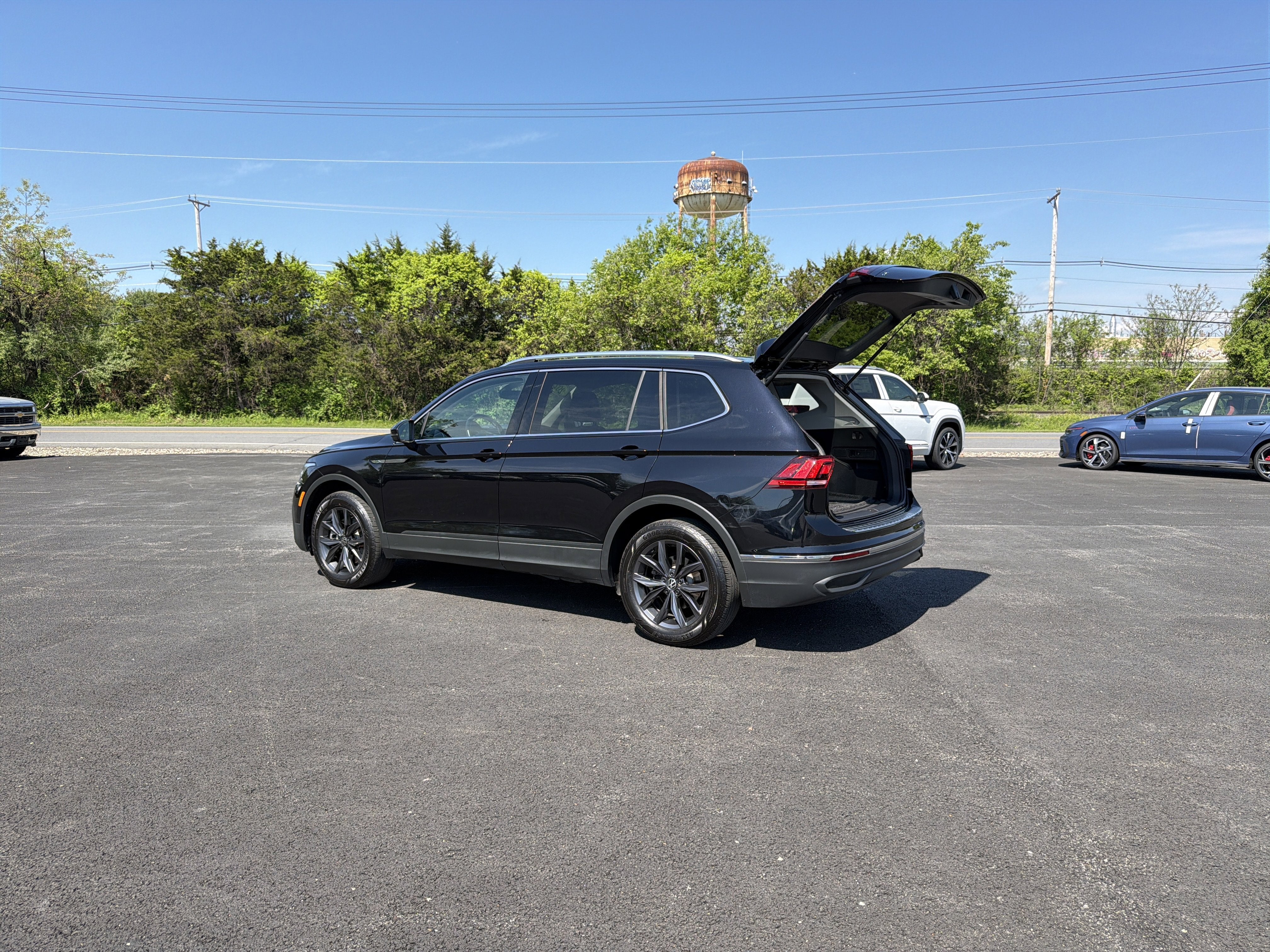 2023 Volkswagen Tiguan 2.0T SE