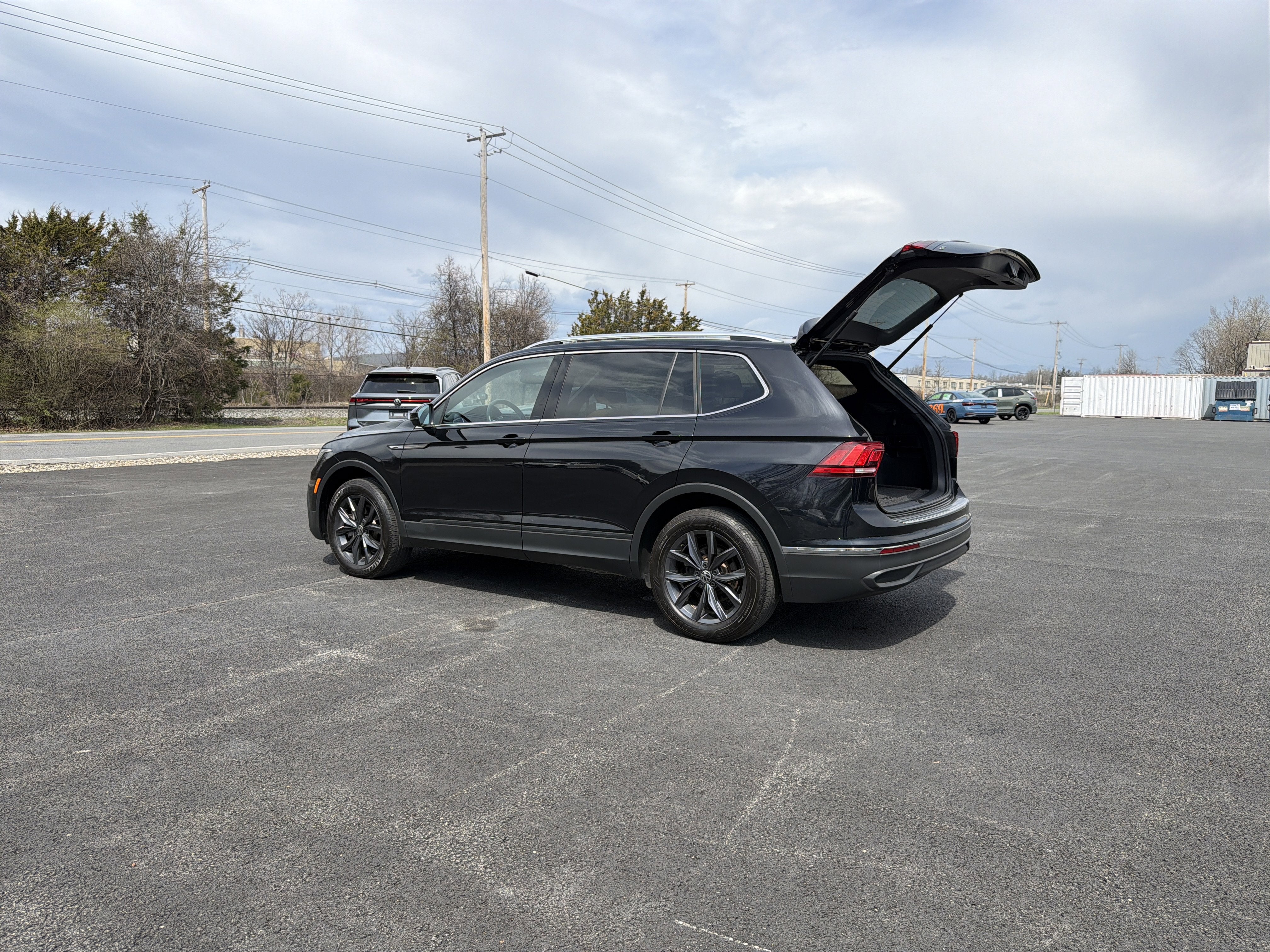 2023 Volkswagen Tiguan 2.0T SE