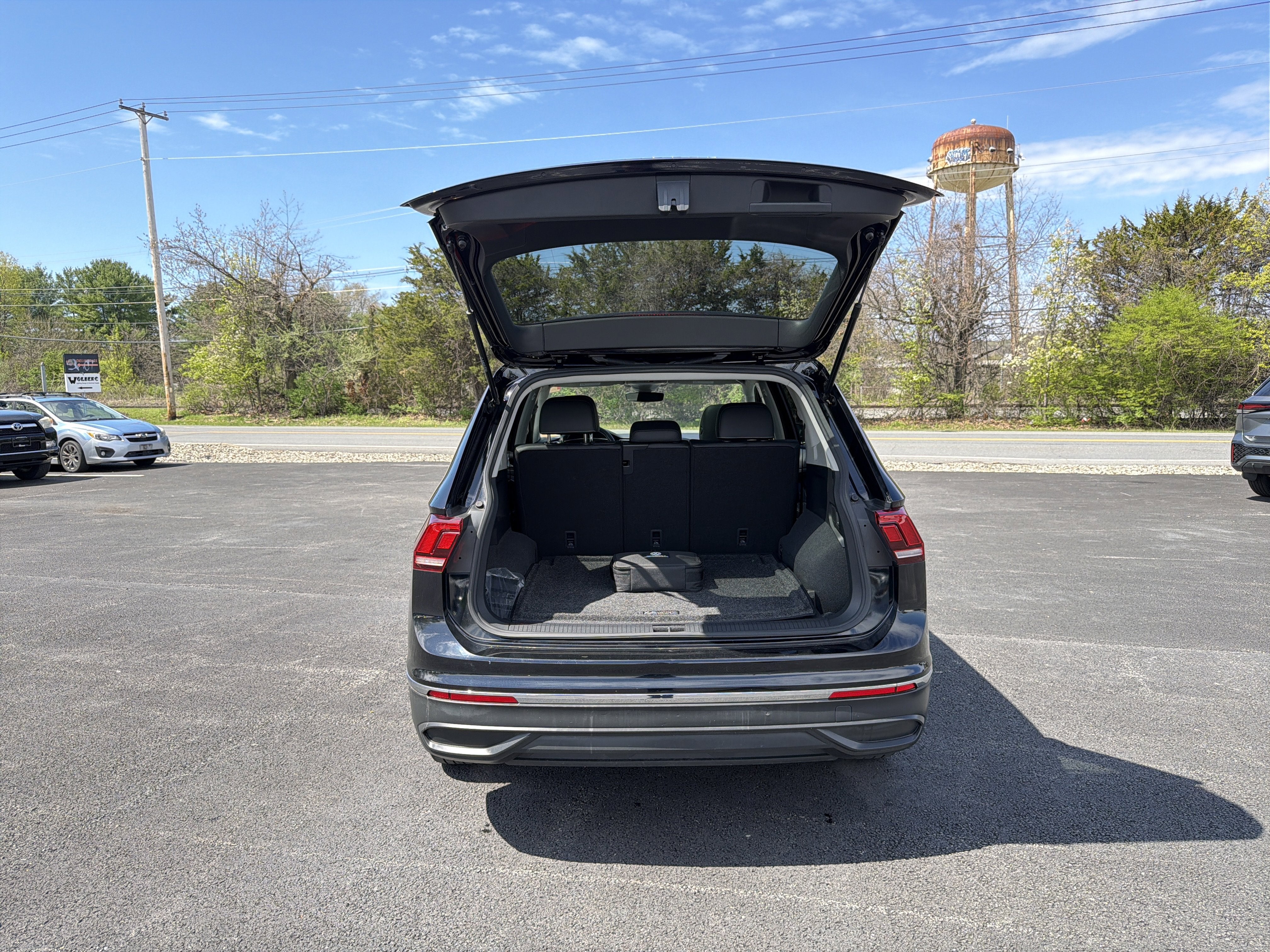 2023 Volkswagen Tiguan 2.0T SE