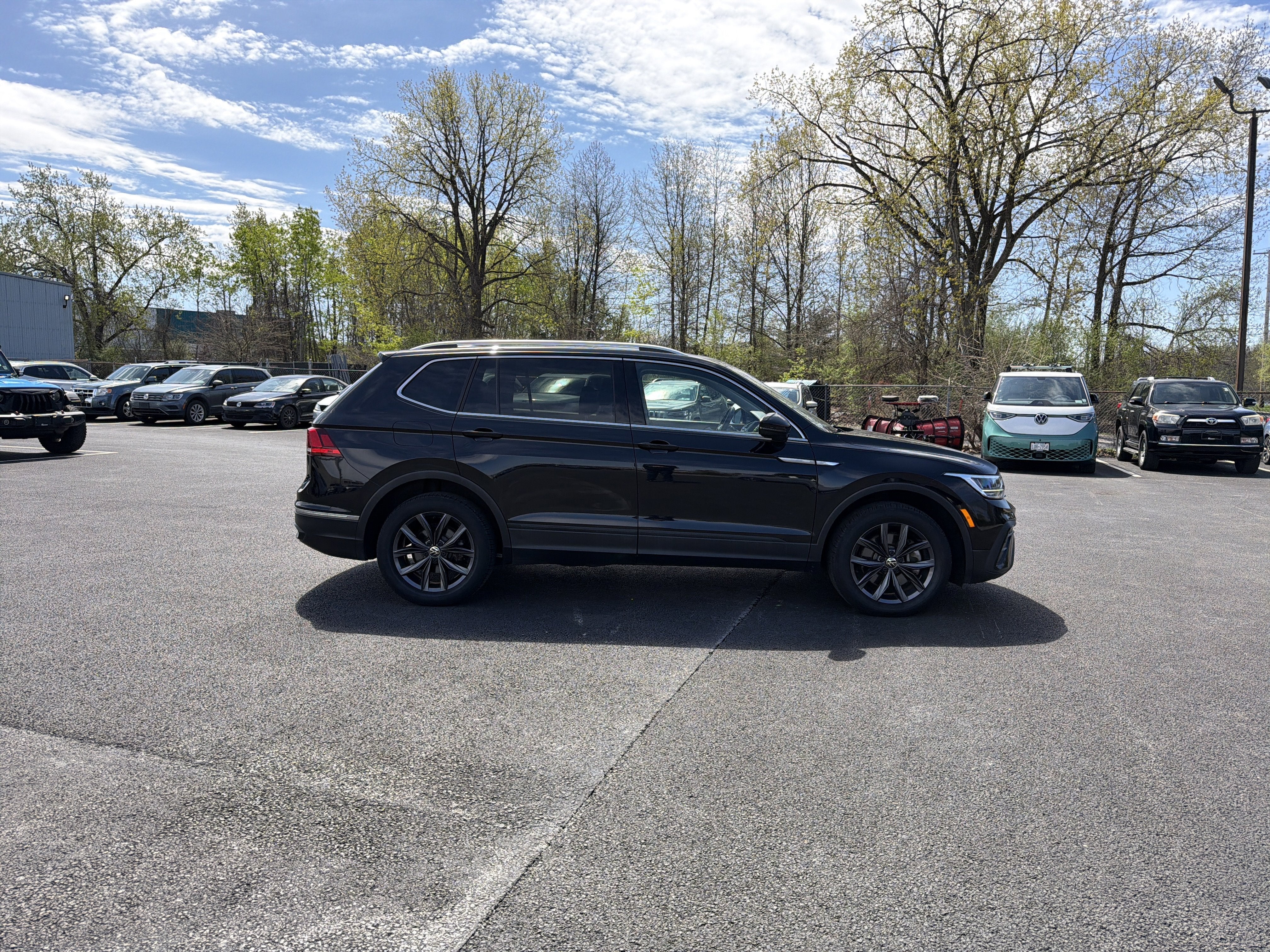 2023 Volkswagen Tiguan 2.0T SE