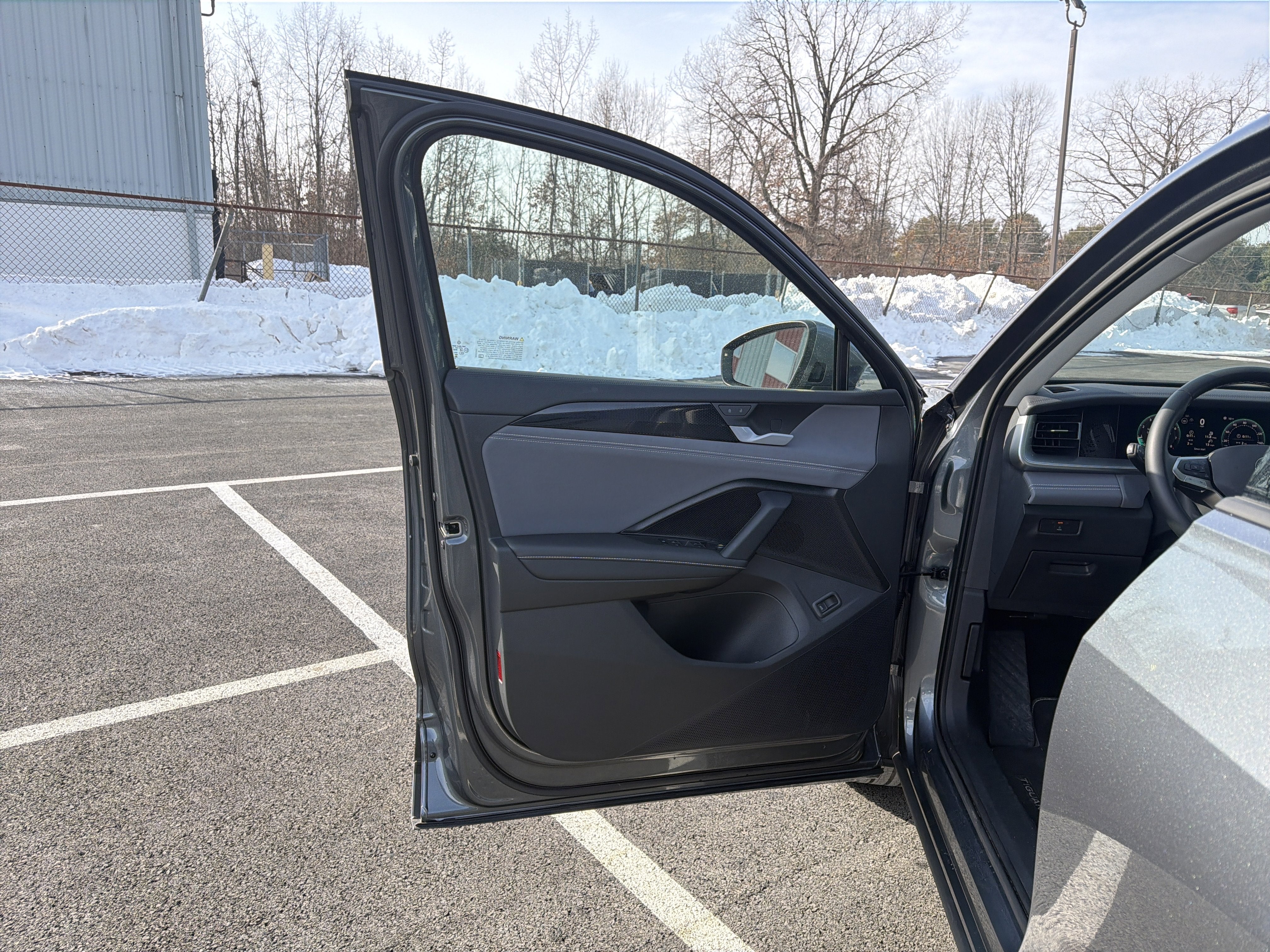 2025 Volkswagen Tiguan 2.0T SE