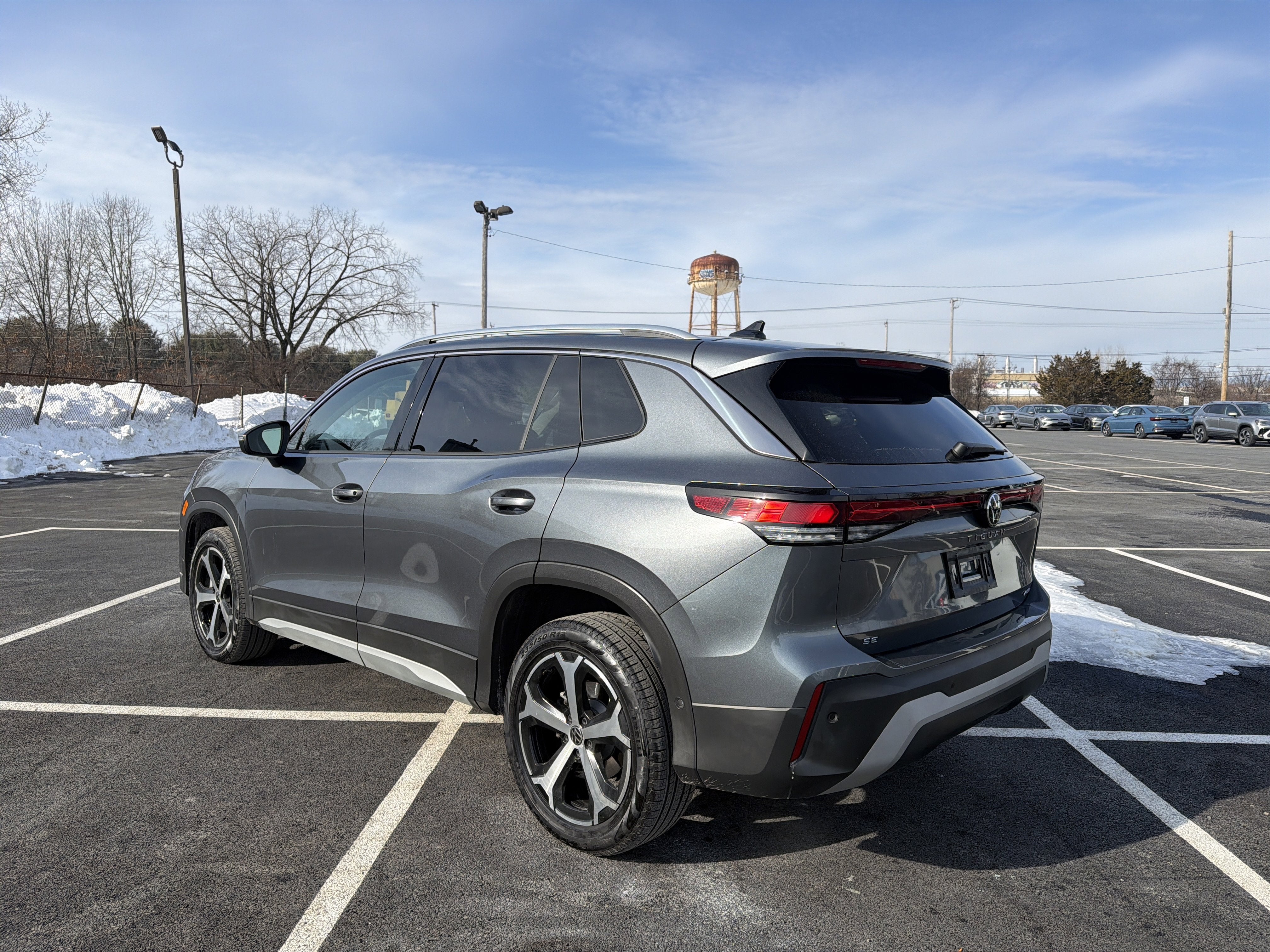 2025 Volkswagen Tiguan 2.0T SE