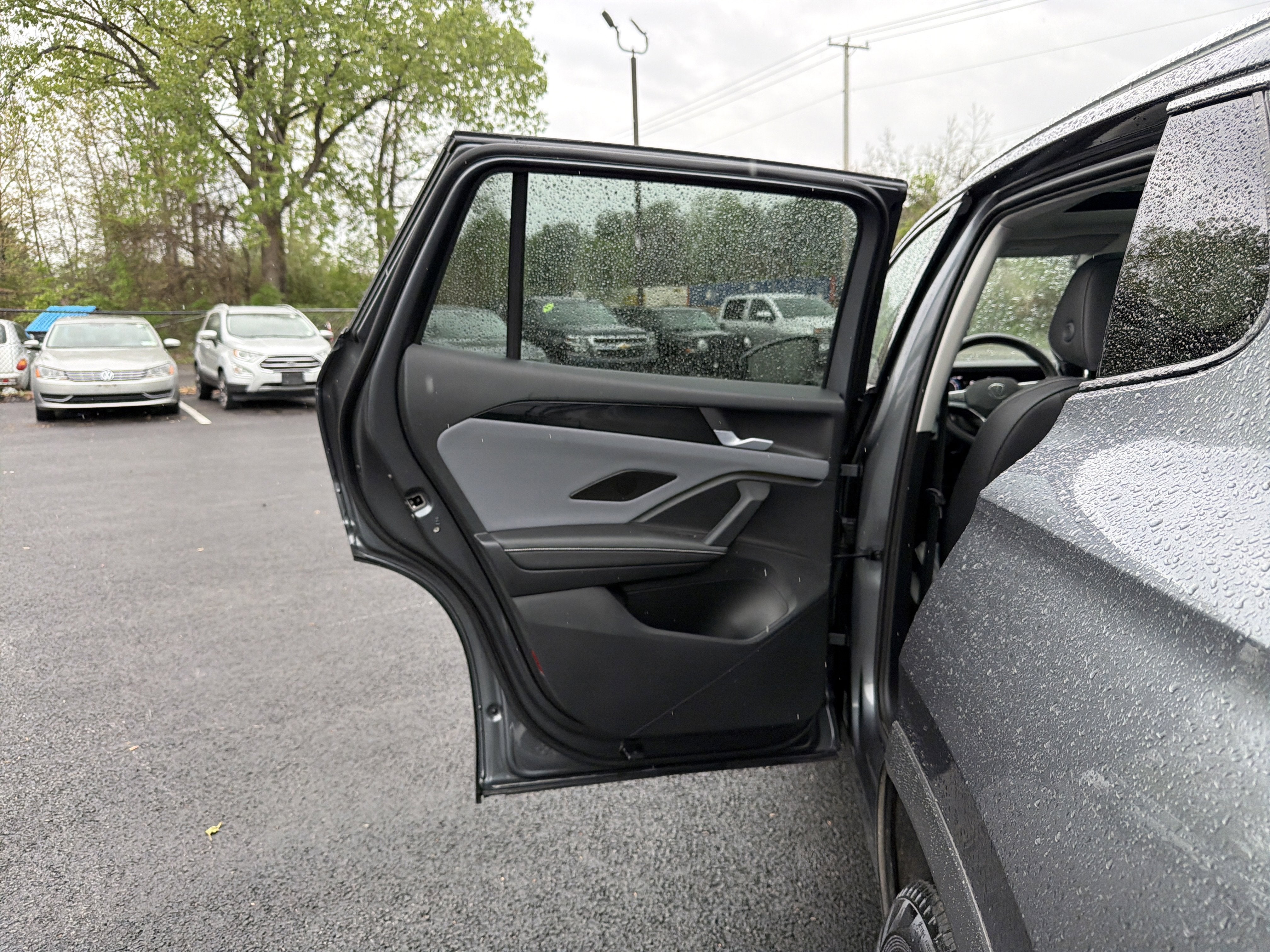2025 Volkswagen Tiguan 2.0T SE