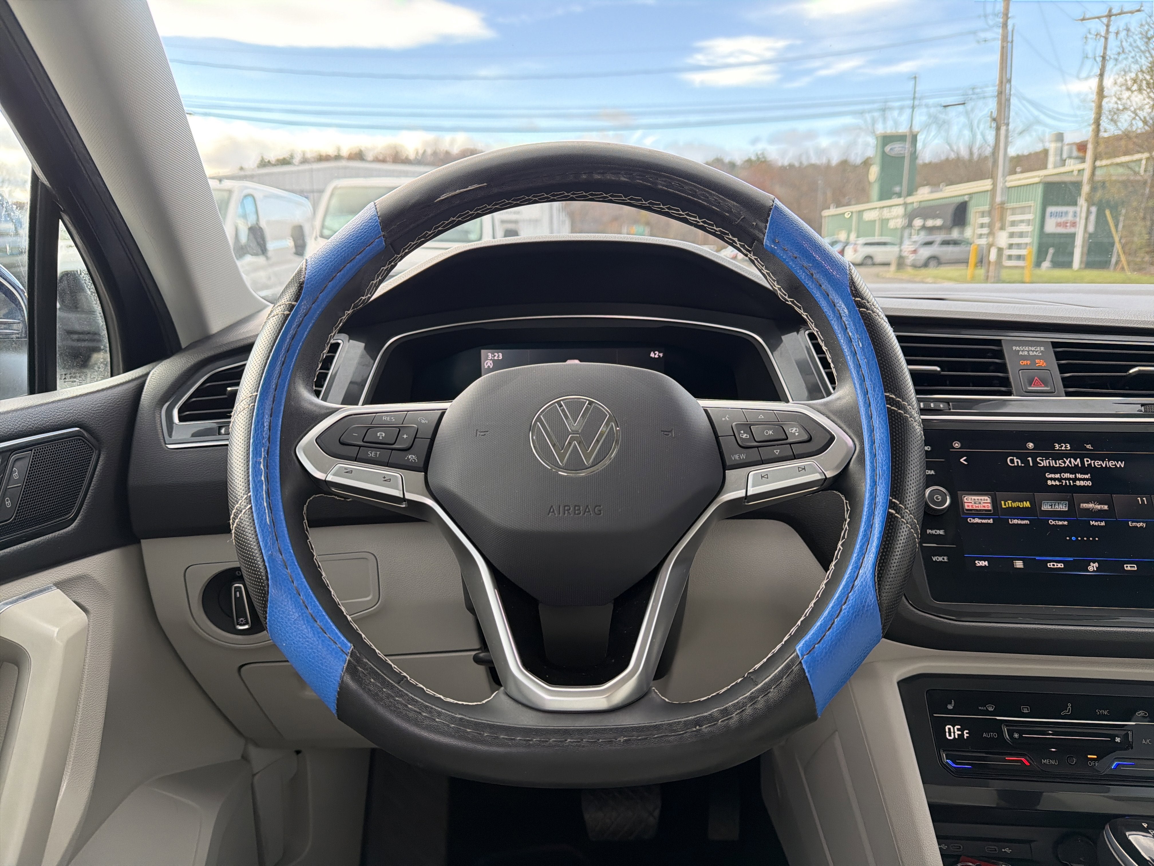 2023 Volkswagen Tiguan 2.0T SE